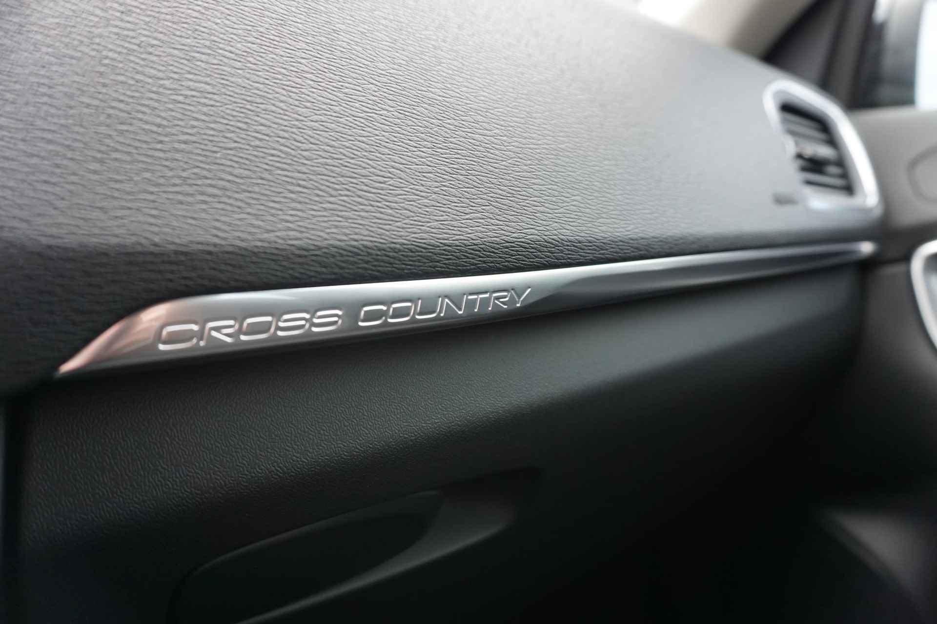 Volvo V40 Cross Country 2.0 D2 Edition+ | LED | Parkeersensoren | Camera | Stoel verwarming | High Performance audio | - 17/24