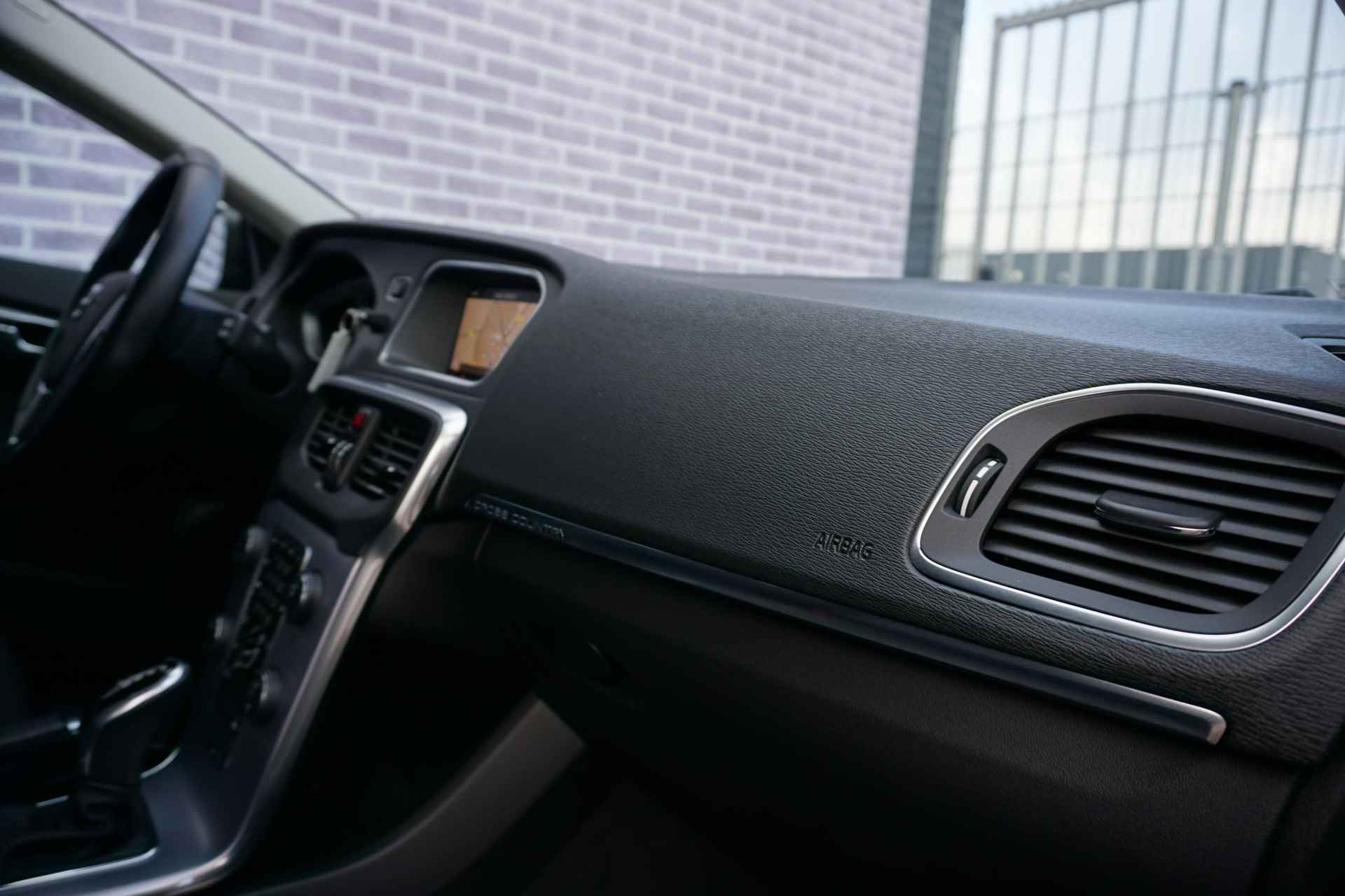 Volvo V40 Cross Country 2.0 D2 Edition+ | LED | Parkeersensoren | Camera | Stoel verwarming | High Performance audio | - 22/24