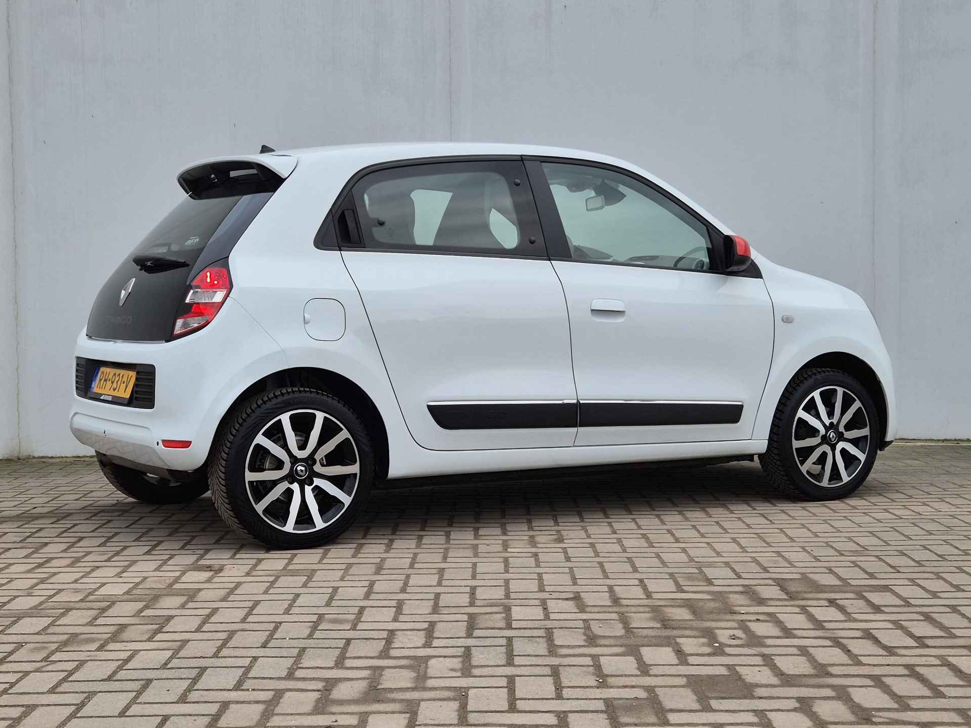 Renault Twingo 1.0 SCe Intens Automaat / Apple Carplay Android Auto / Achteruitrijcamera / Parkeersensoren achter / Cruise control / Lichtmetalen wielen 16“ / - 3/45