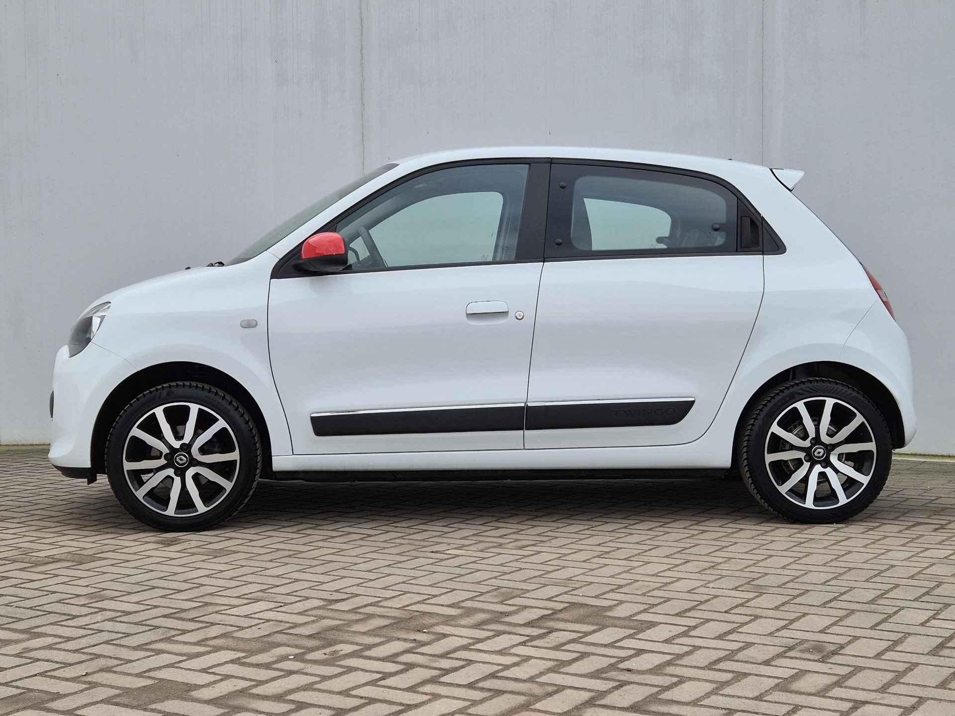 Renault Twingo 1.0 SCe Intens Automaat / Apple Carplay Android Auto / Achteruitrijcamera / Parkeersensoren achter / Cruise control / Lichtmetalen wielen 16“ / - 10/45