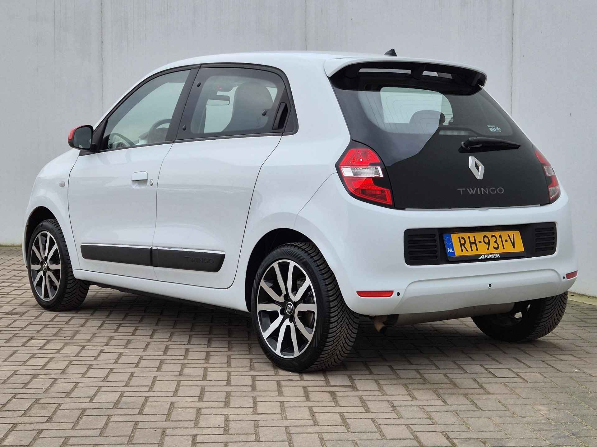 Renault Twingo 1.0 SCe Intens Automaat / Apple Carplay Android Auto / Achteruitrijcamera / Parkeersensoren achter / Cruise control / Lichtmetalen wielen 16“ / - 18/45