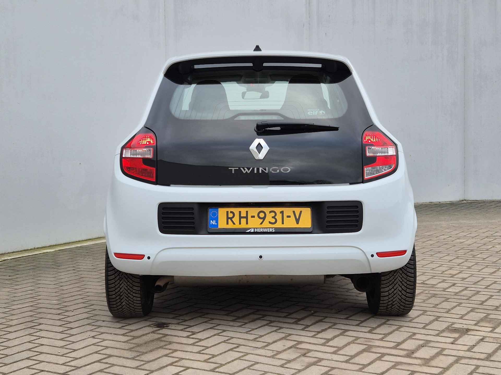 Renault Twingo 1.0 SCe Intens Automaat / Apple Carplay Android Auto / Achteruitrijcamera / Parkeersensoren achter / Cruise control / Lichtmetalen wielen 16“ / - 30/45