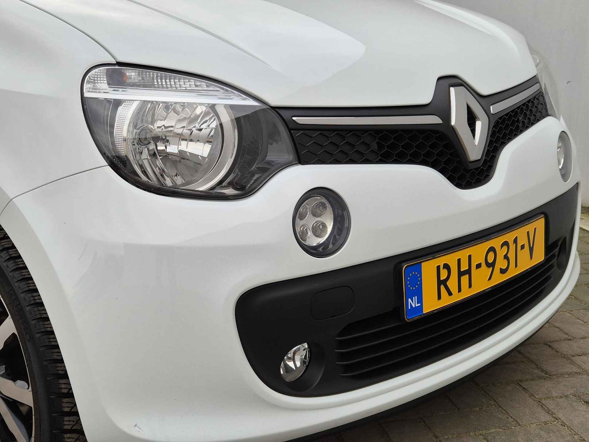 Renault Twingo 1.0 SCe Intens Automaat / Apple Carplay Android Auto / Achteruitrijcamera / Parkeersensoren achter / Cruise control / Lichtmetalen wielen 16“ / - 41/45