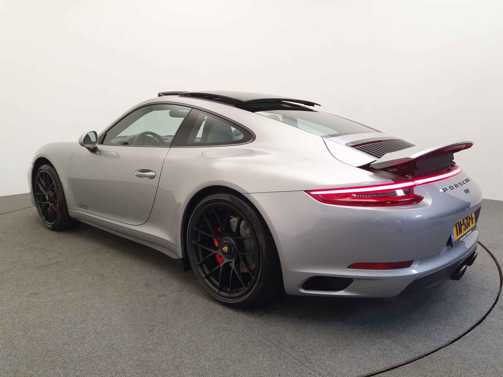 Porsche 911 3.0 Carrera 4 GTS 450pk PDK, Lift, Pano, Bose, Carbon - 6/30