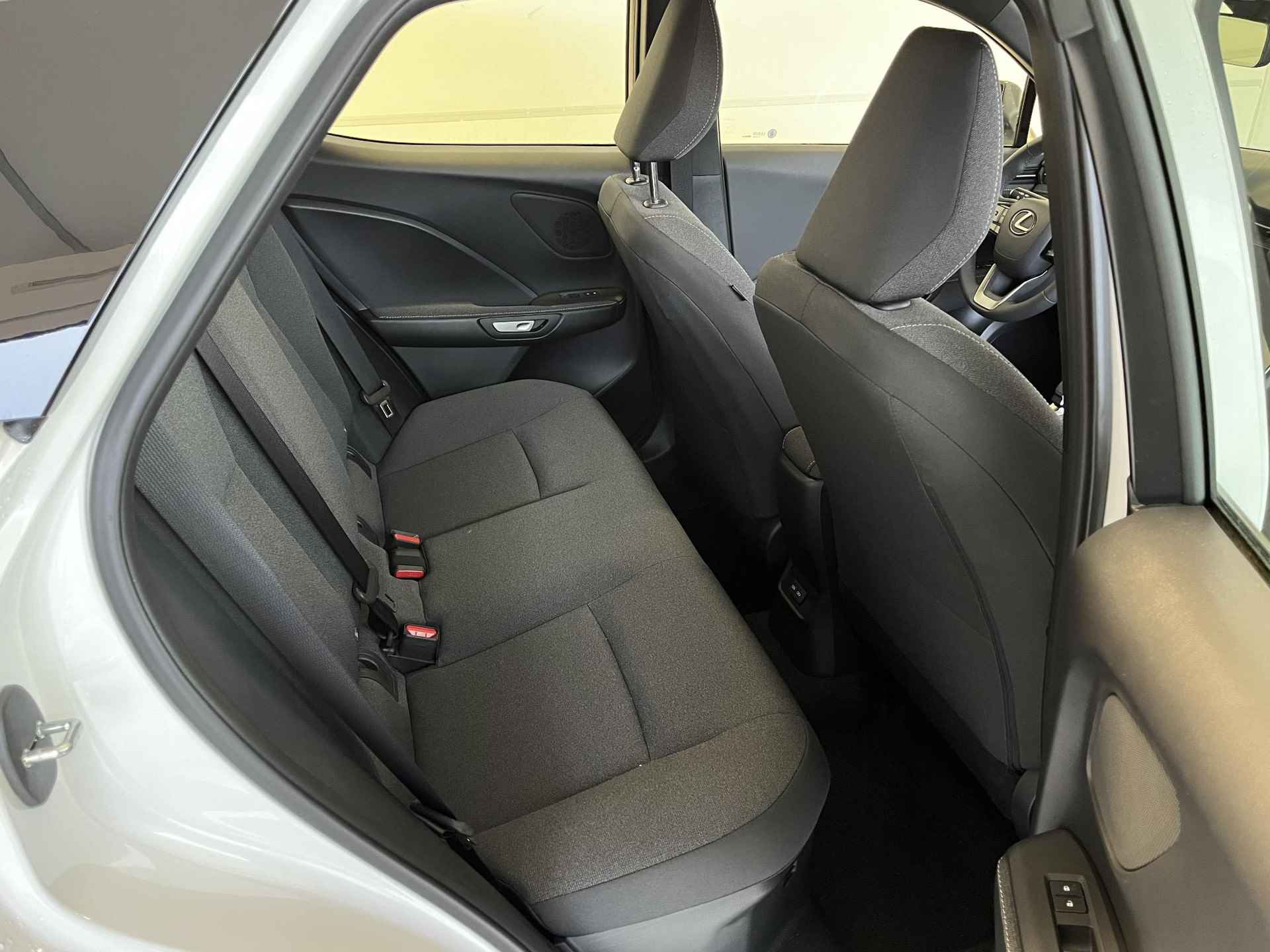 Lexus LBX Business Line, safety pack. - 18/18