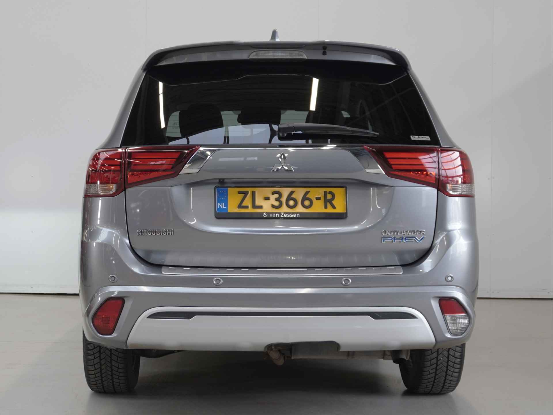 Mitsubishi Outlander 2.4 PHEV Intense+ | Schuifdak | Trekhaak | Standkachel | Stoel- Stuurverwarming | Rijklaarprijs - 12/41