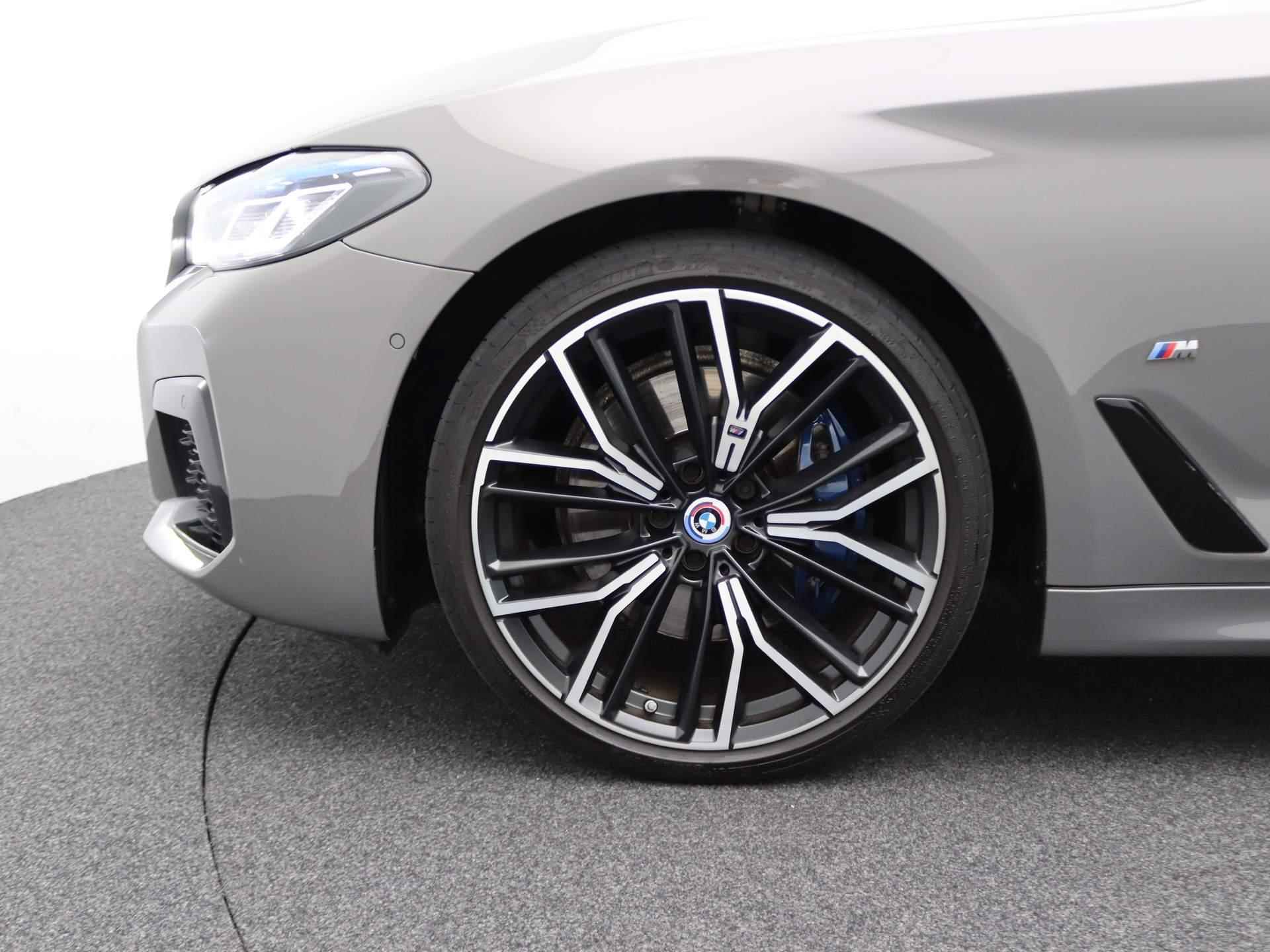 BMW 5 Serie Sedan 530i  High Executive | M Sportpakket | Schuifdak | Soft Close | Laserlight | Head-Up Display | Harman Kardon | 20'' - 8/27