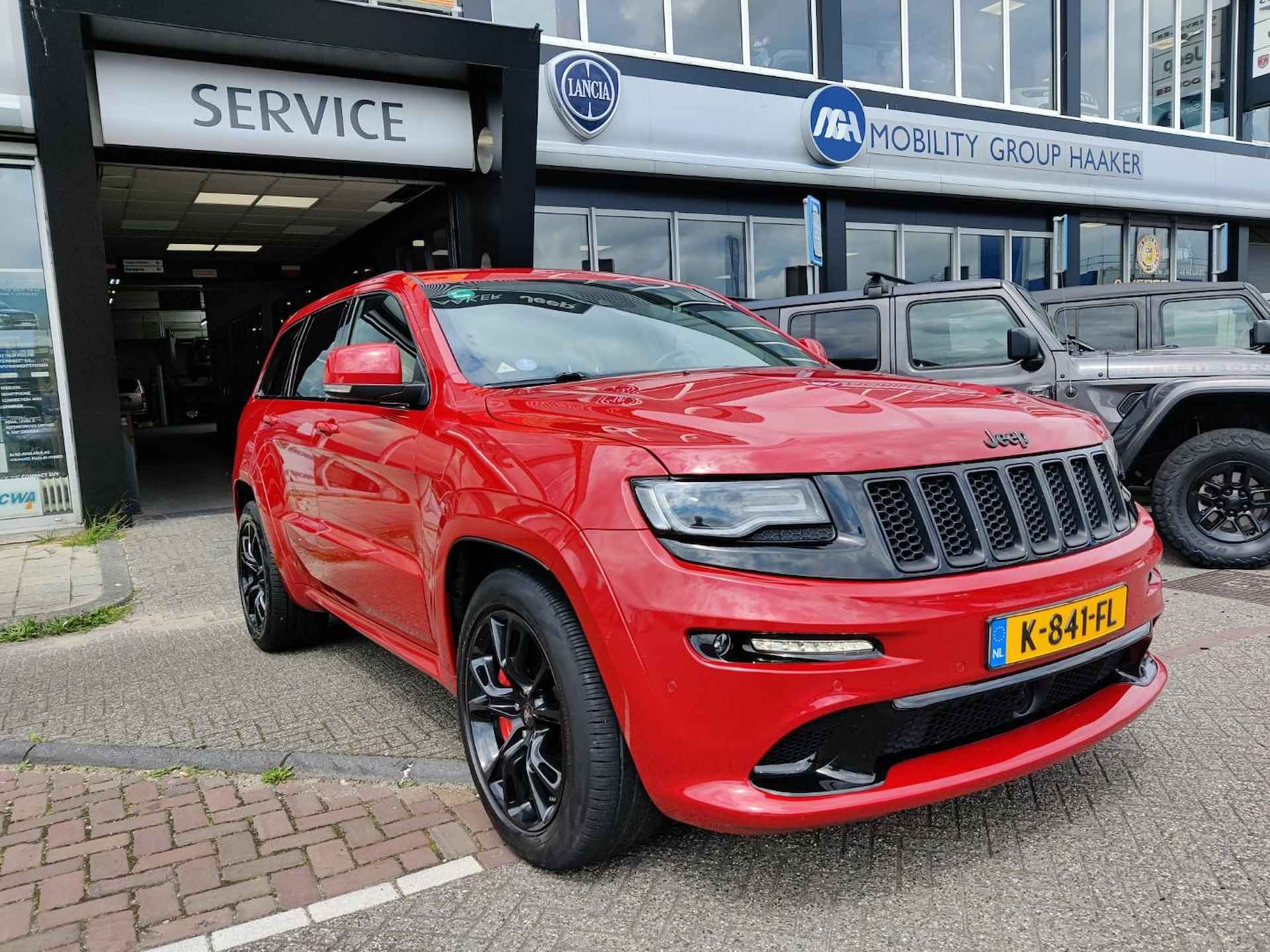 Jeep Grand Cherokee SRT 6.4 L V8 HEMI Geel kenteken - 6/26