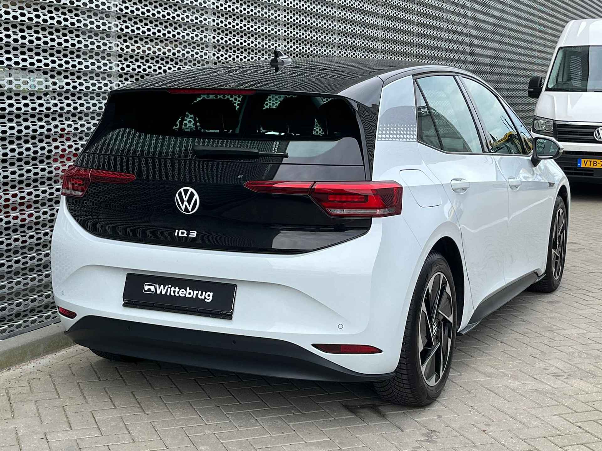 Volkswagen ID.3 First 58 kWh / Elektrische Interieurvoorverwarming / Stuur en Stoelverwarming / LED / €2000,- Subsidie Mogelijk - 8/37