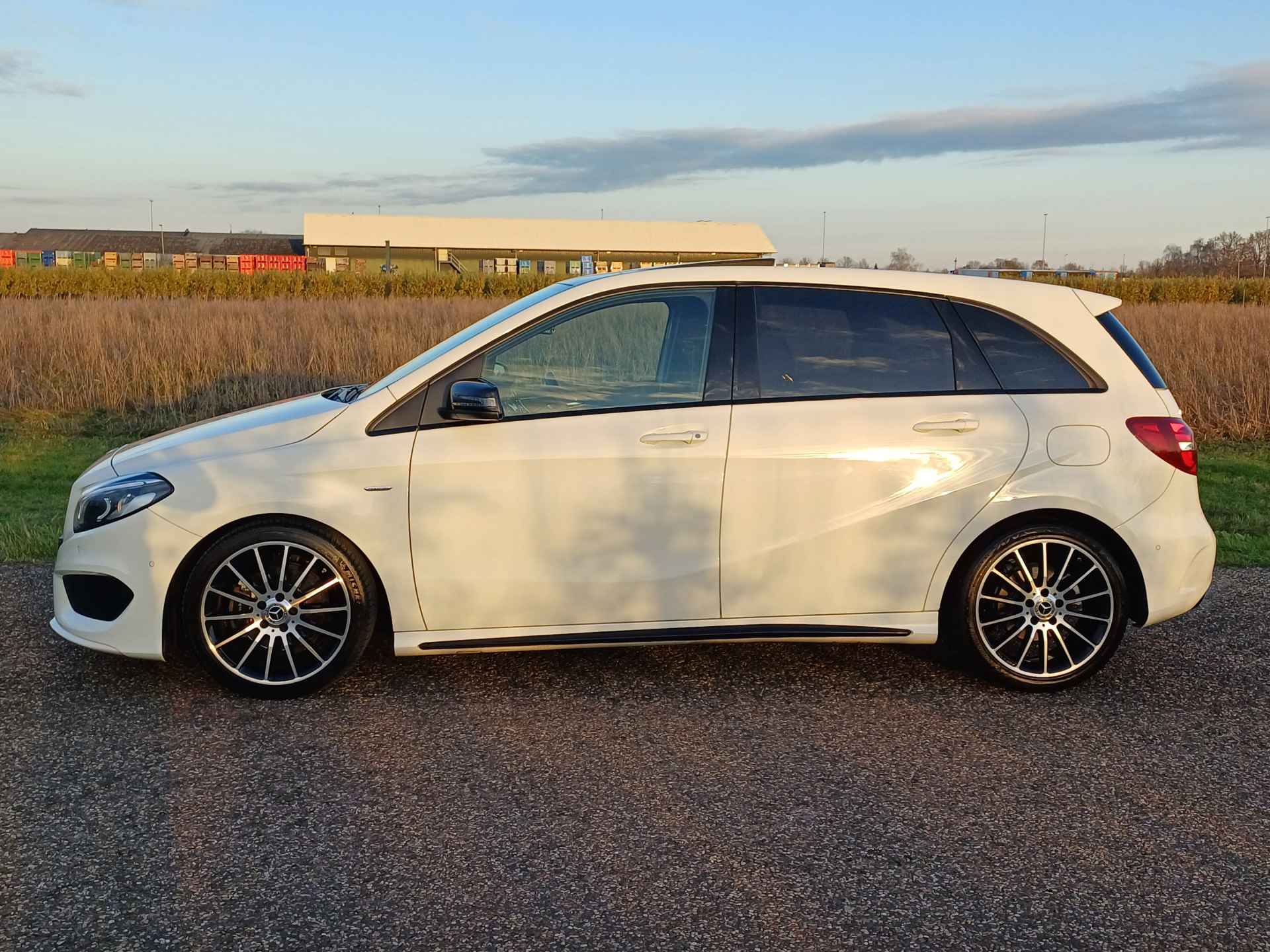 Mercedes-Benz B-Klasse 180 EDITION | NL | AMG-Line | Pano Dak | LED | Camera | Navi | Cruise | 18 INCH - 10/52