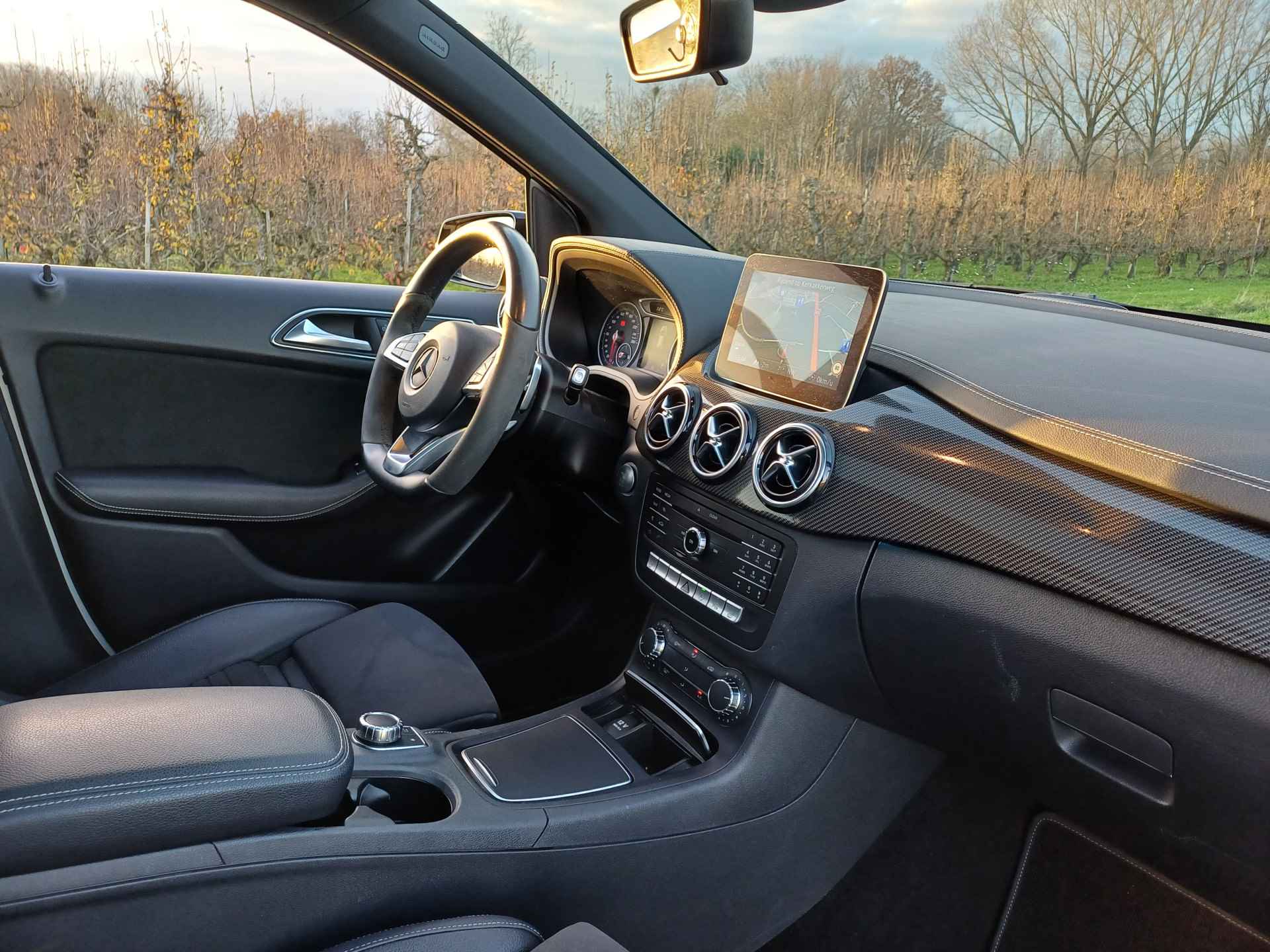 Mercedes-Benz B-Klasse 180 EDITION | NL | AMG-Line | Pano Dak | LED | Camera | Navi | Cruise | 18 INCH - 36/52