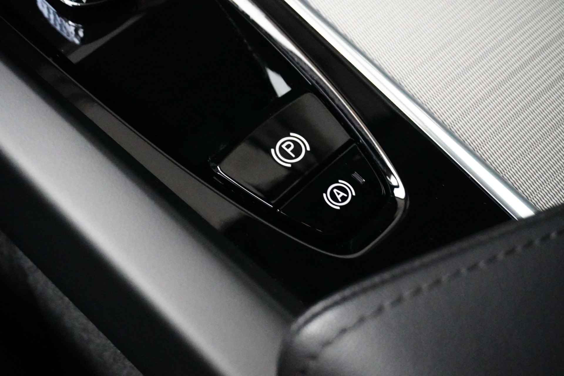 Volvo XC60 Recharge T6 AWD Plus Bright Long Range | Climate Pro Pack | 360o Camera | Panoramadak | Parkeerverwarming | Getint glas | Trekha - 28/34