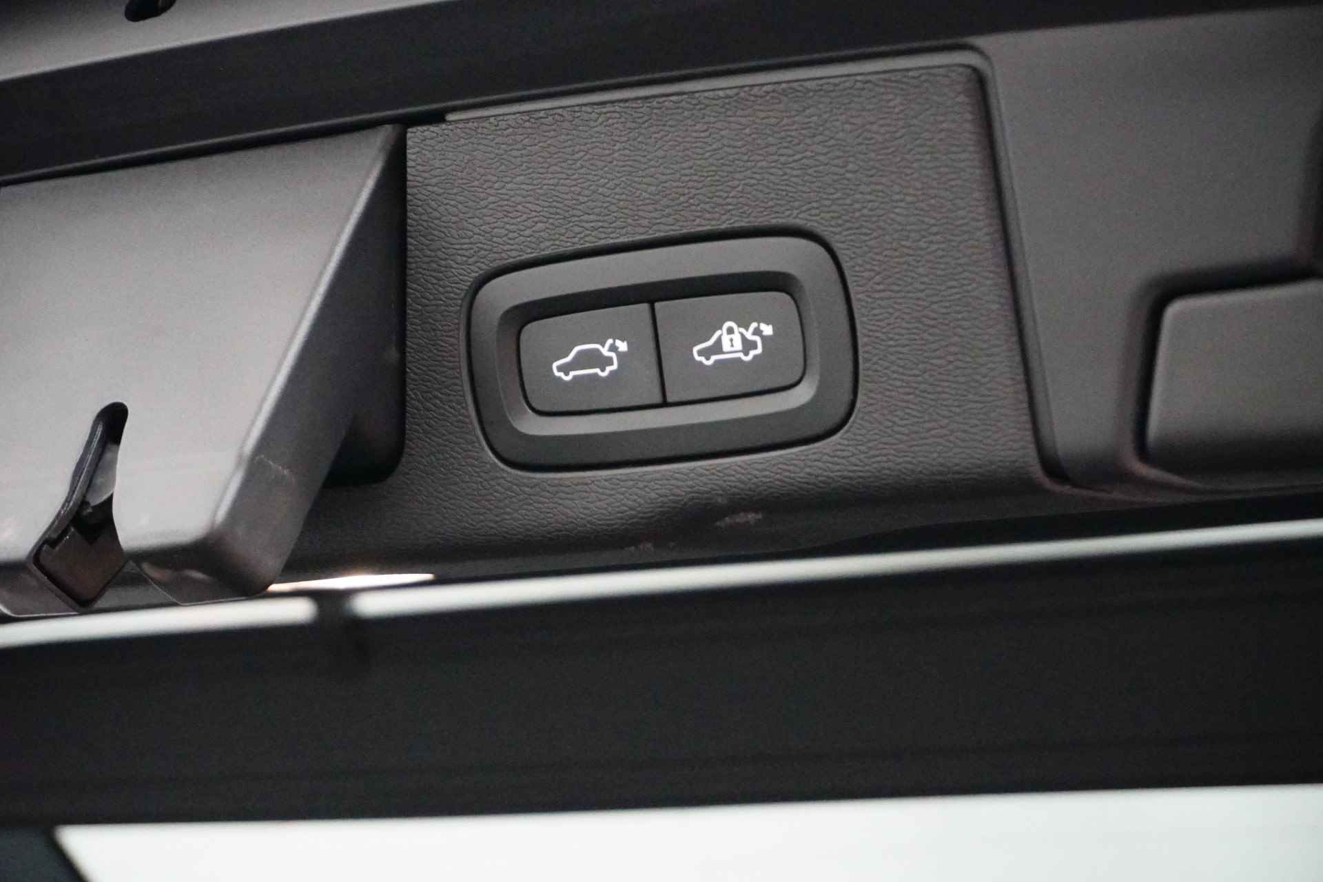 Volvo XC60 Recharge T6 AWD Plus Bright Long Range | Climate Pro Pack | 360o Camera | Panoramadak | Parkeerverwarming | Getint glas | Trekha - 31/34