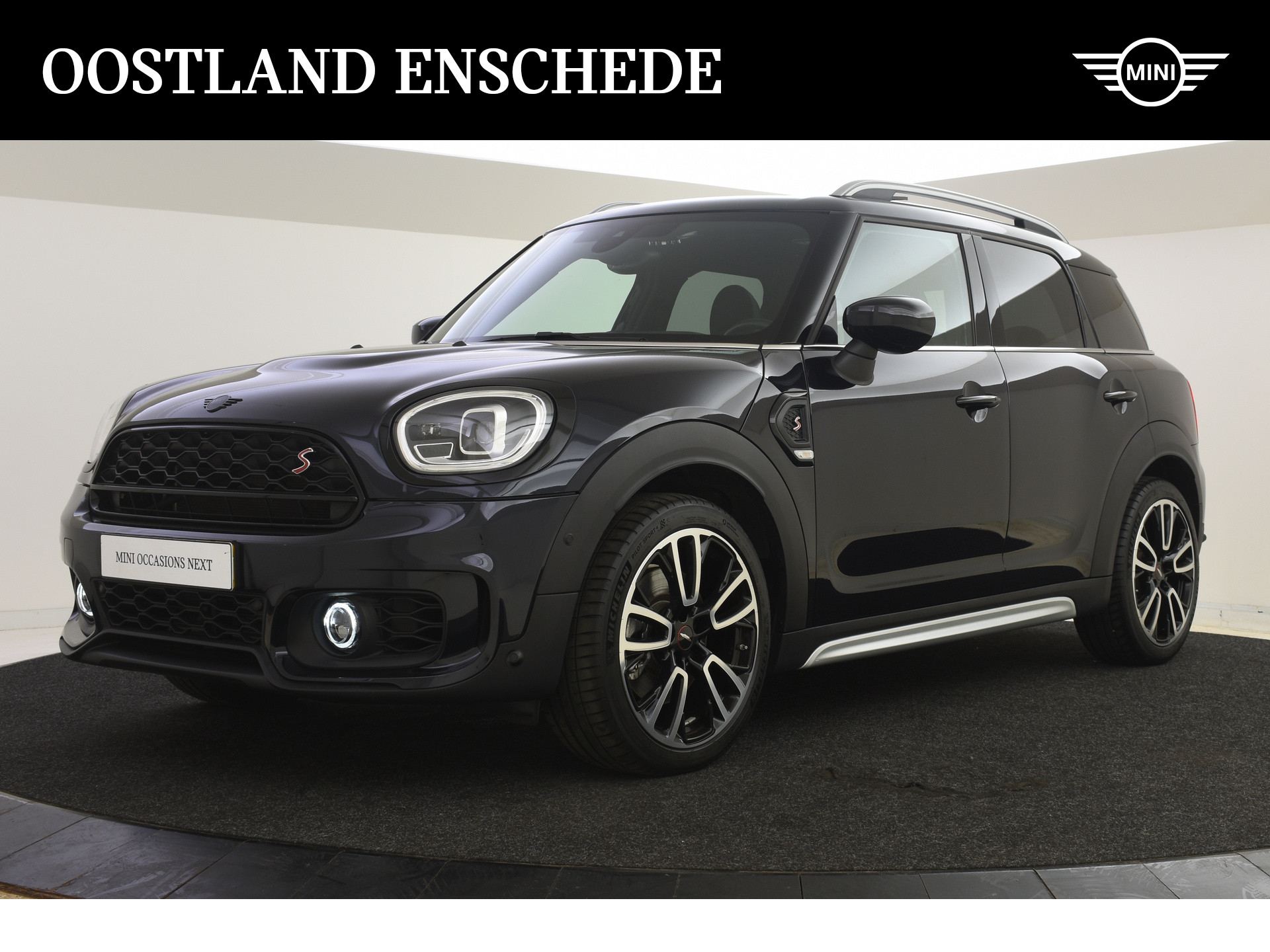 MINI Countryman Cooper S JCW Automaat / Panoramadak / Achteruitrijcamera / JCW Sportstoelen / Active Cruise Control / Head-Up / Park Assistant / Comfort Access