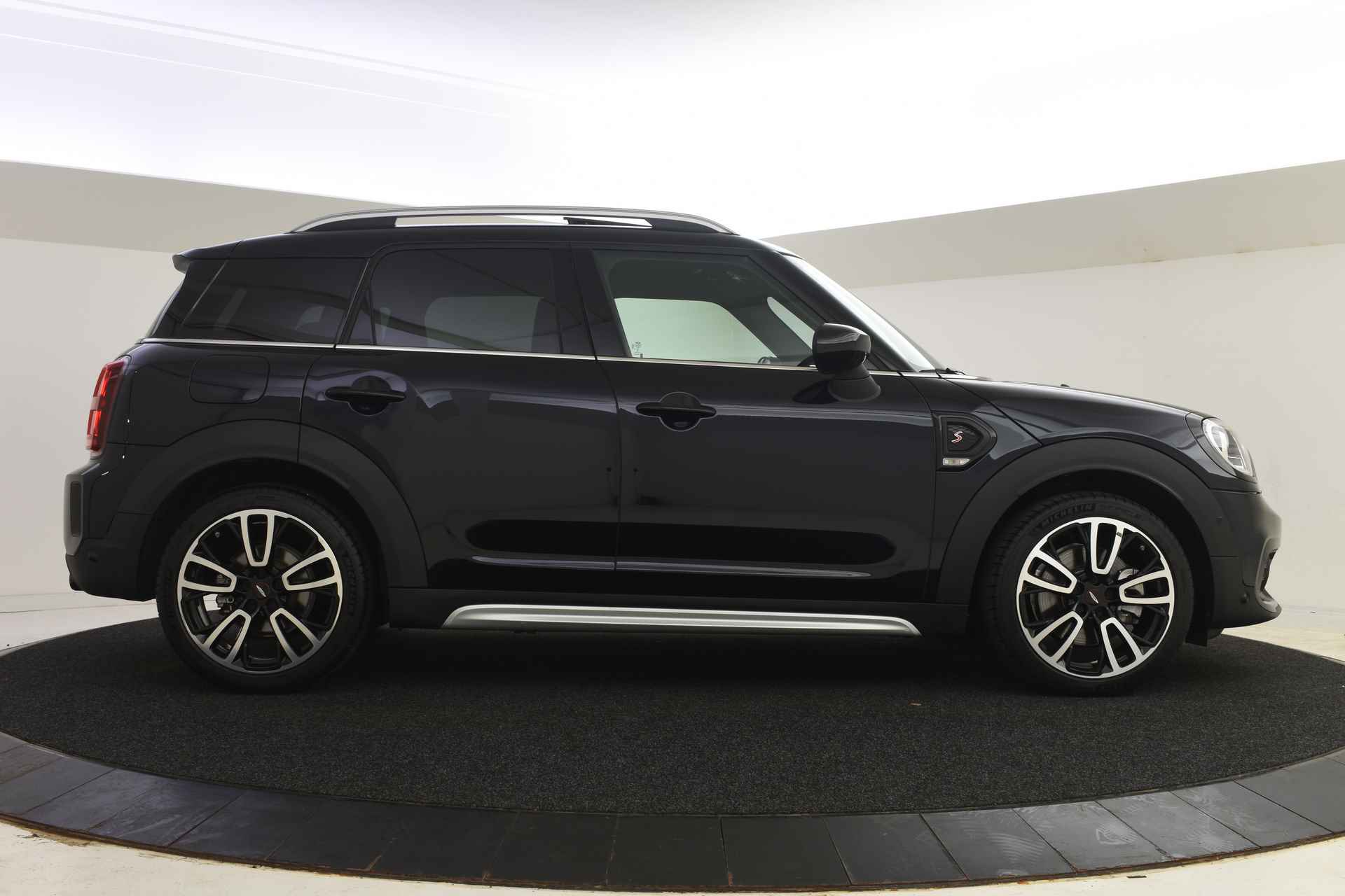 MINI Countryman Cooper S JCW Automaat / Panoramadak / Achteruitrijcamera / JCW Sportstoelen / Active Cruise Control / Head-Up / Park Assistant / Comfort Access - 12/49