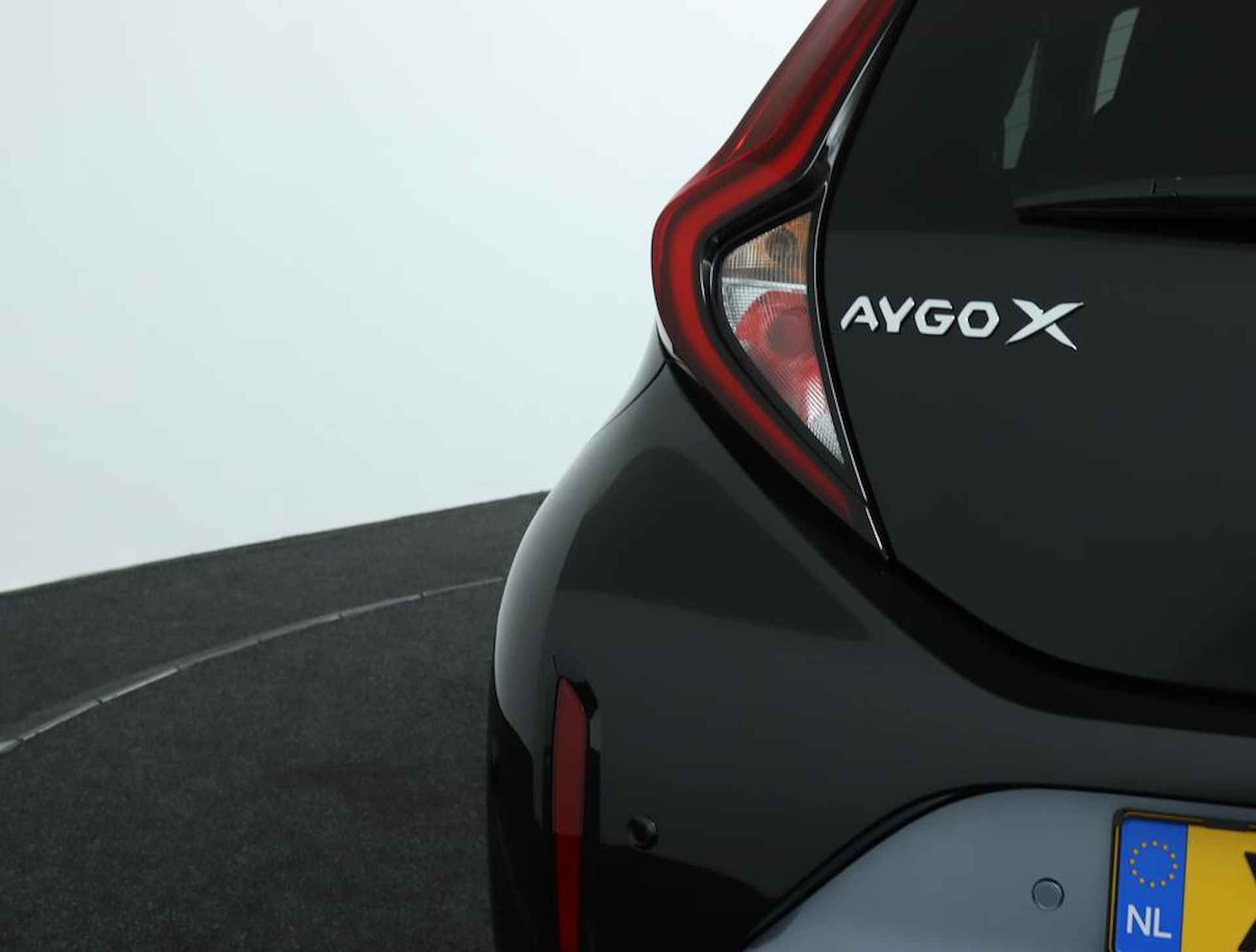 Toyota Aygo X 1.0 VVT-i MT Premium | Demovoordeel! | Adaptive Cruise Control | JBL Audio |  Apple Carplay | Android Auto | Parkeersensoren | Achteruitrijcamera | - 46/53