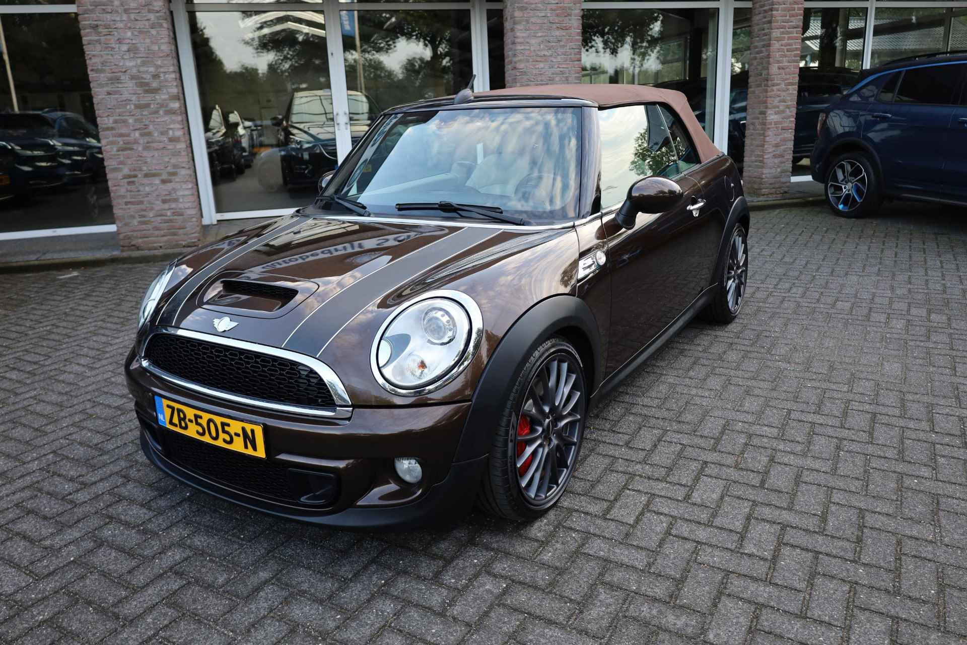 Mini Mini Cabrio 1.6 John Cooper Works Chili LEER RUIT+STOELVERWARMING 18"LMV CLIMA - 19/40