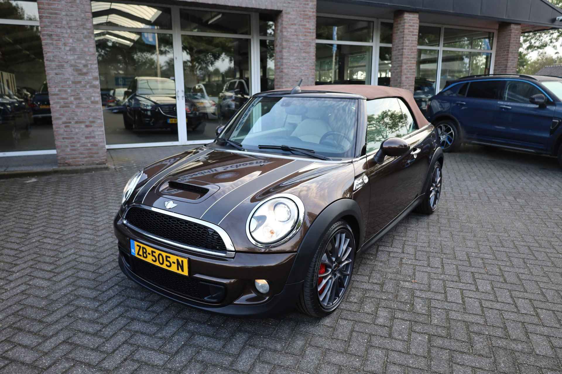 Mini Mini Cabrio 1.6 John Cooper Works Chili LEER RUIT+STOELVERWARMING 18"LMV CLIMA - 32/40