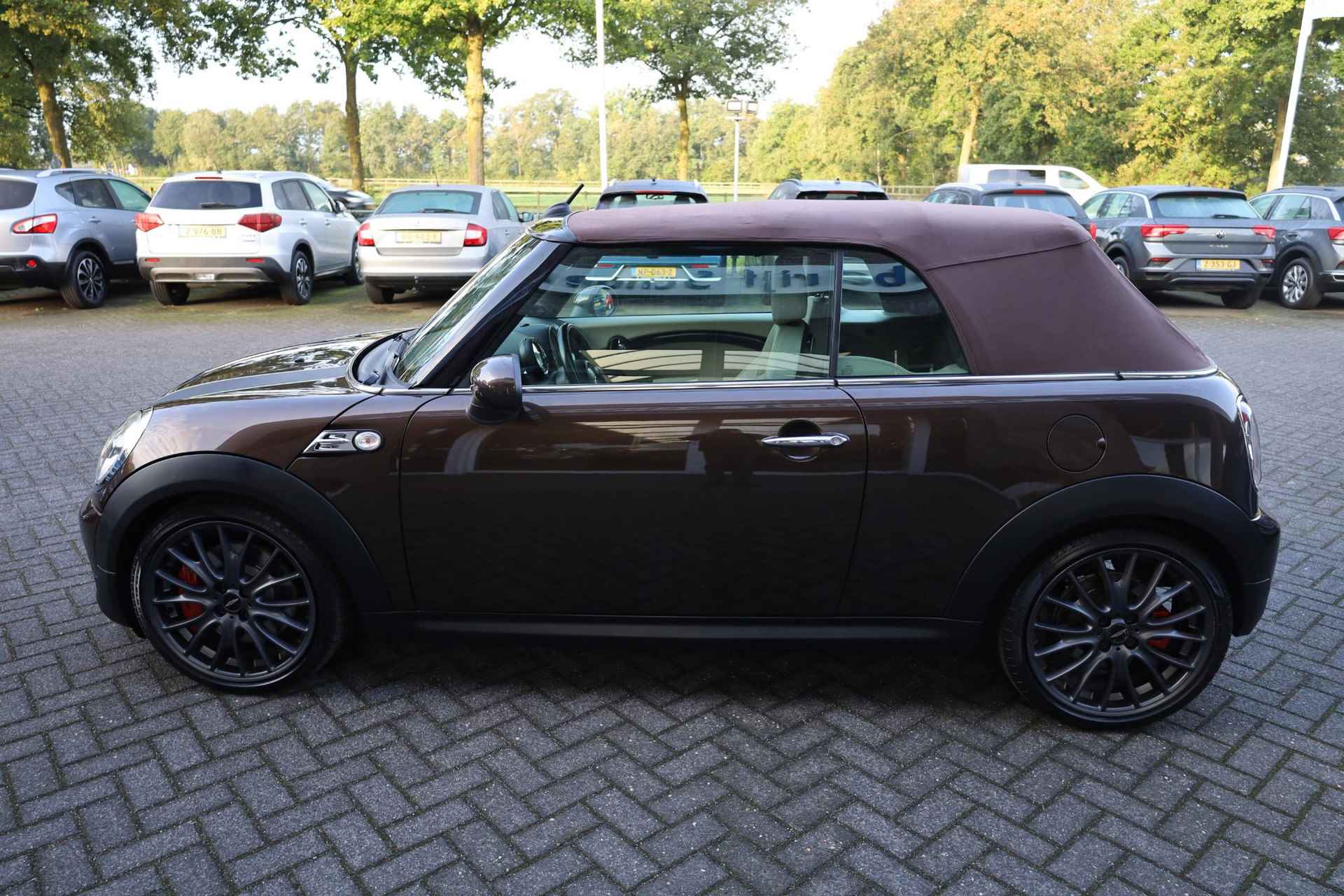 Mini Mini Cabrio 1.6 John Cooper Works Chili LEER RUIT+STOELVERWARMING 18"LMV CLIMA - 38/40