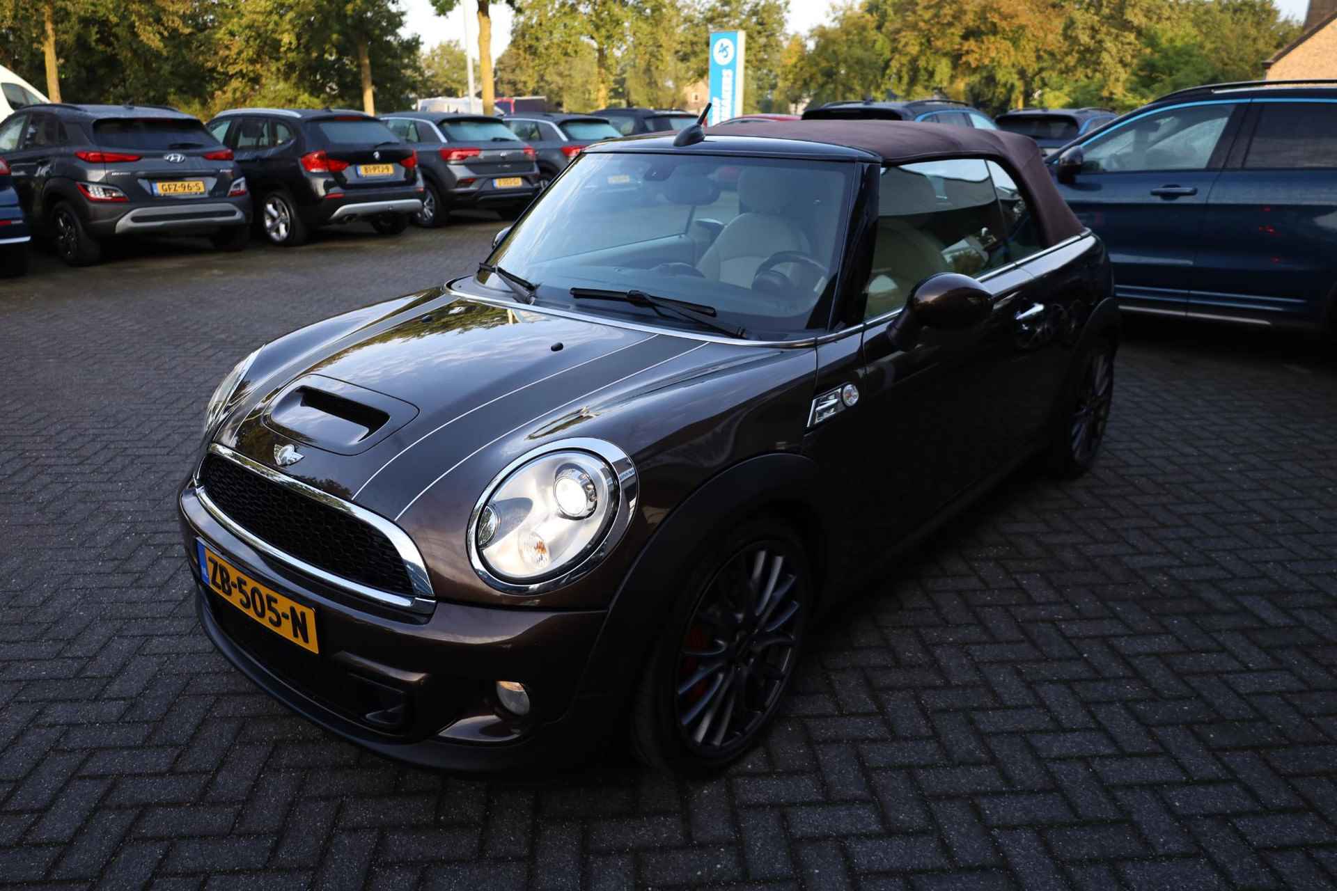 Mini Mini Cabrio 1.6 John Cooper Works Chili LEER RUIT+STOELVERWARMING 18"LMV CLIMA - 39/40