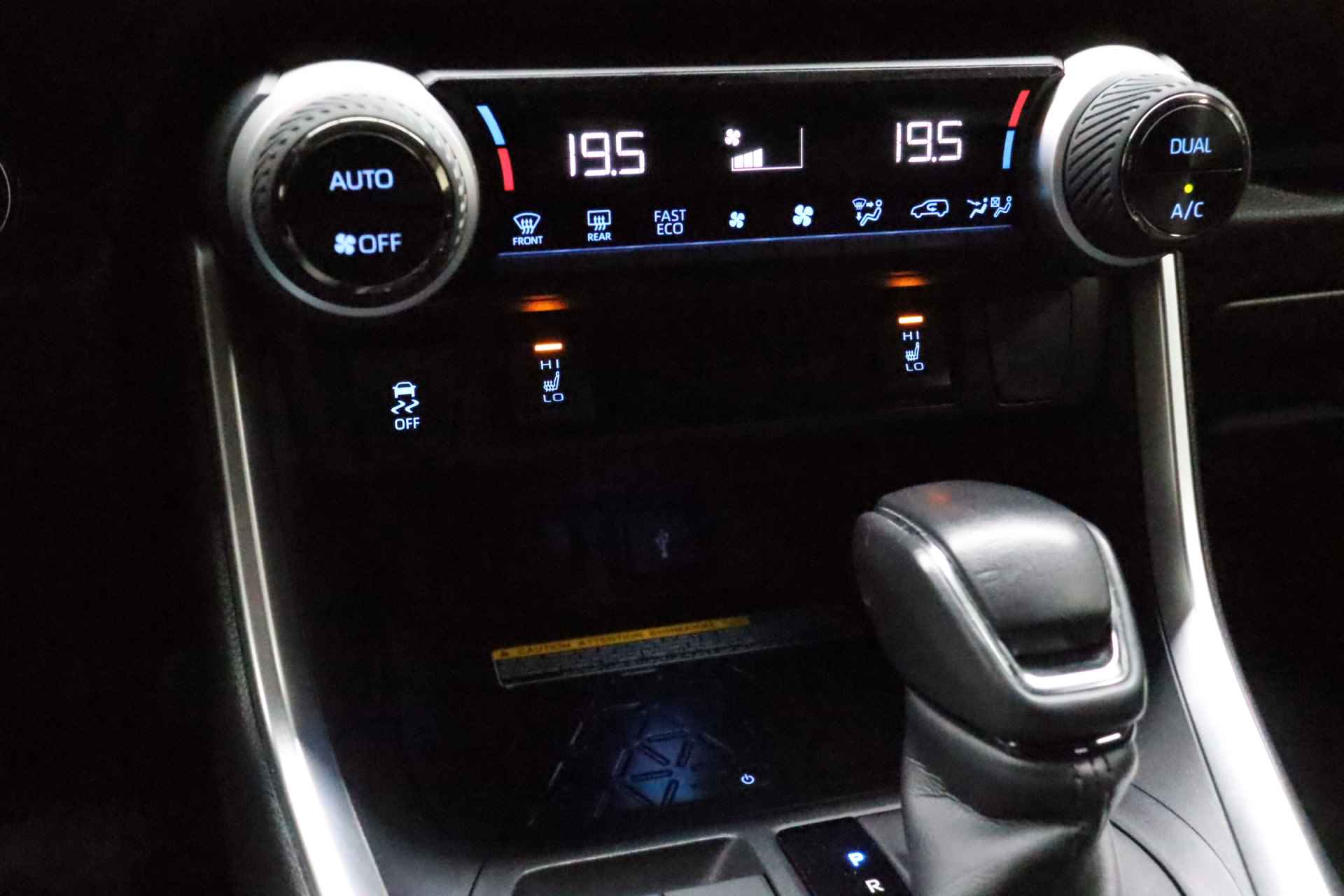 Toyota RAV4 2.5 Hybrid Black Edition | Trekhaak | Google maps Navigatie | Clima | Cruise adaptief - 25/32