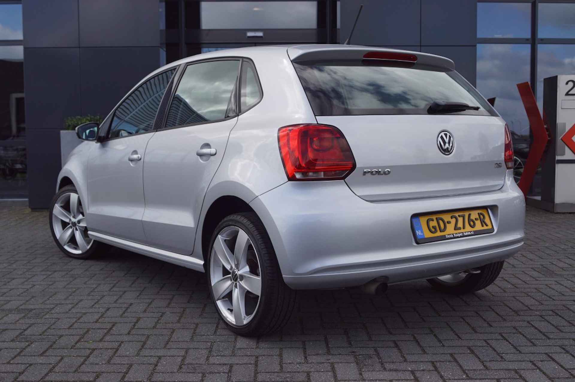 VOLKSWAGEN Polo 1.2 TSI Comfortline 90pk / Airconditioning / 17 LM/ nw. APK ! - 2/27