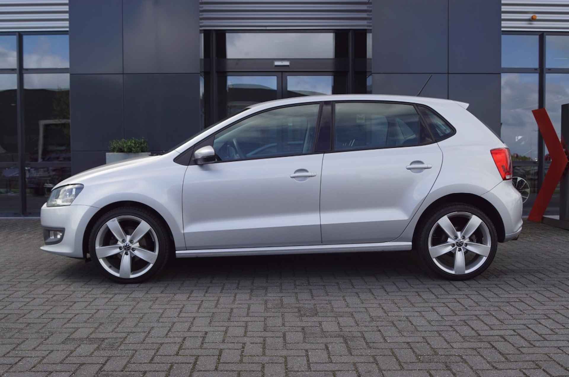 VOLKSWAGEN Polo 1.2 TSI Comfortline 90pk / Airconditioning / 17 LM/ nw. APK ! - 5/27