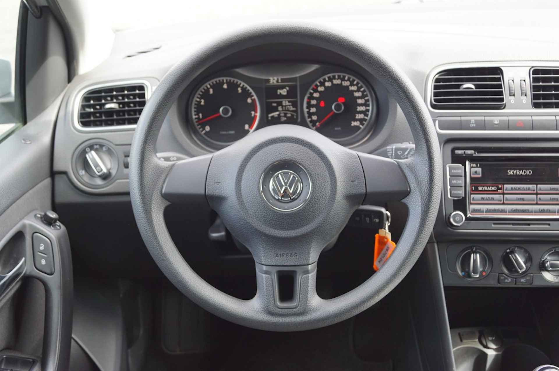 VOLKSWAGEN Polo 1.2 TSI Comfortline 90pk / Airconditioning / 17 LM/ nw. APK ! - 23/27