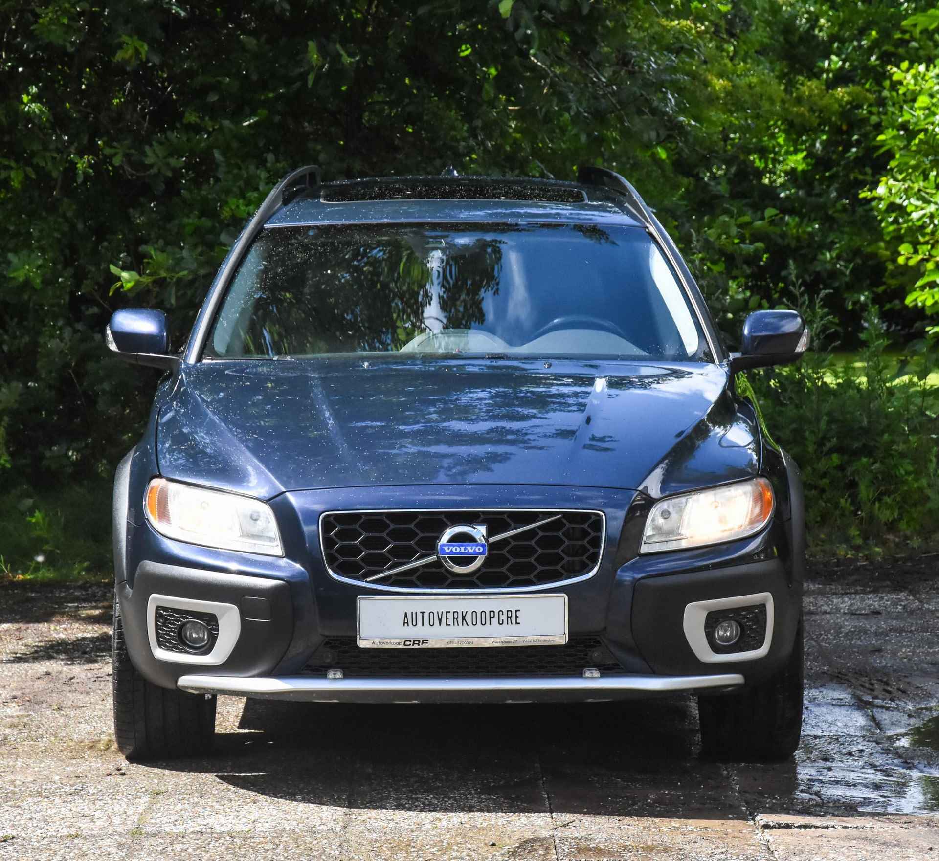 Volvo XC70 T6 3.0 AWD Summum LPG automaat / zwart leer / schuifdak / parkeersensoren / 20 inch LM-velgen / elek stoelen met verwarming / cruise control - 35/40