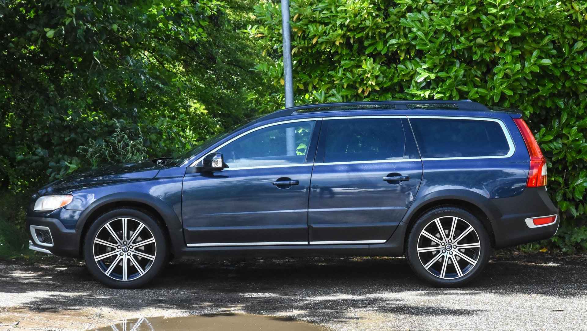 Volvo XC70 T6 3.0 AWD Summum LPG automaat / zwart leer / schuifdak / parkeersensoren / 20 inch LM-velgen / elek stoelen met verwarming / cruise control - 38/40