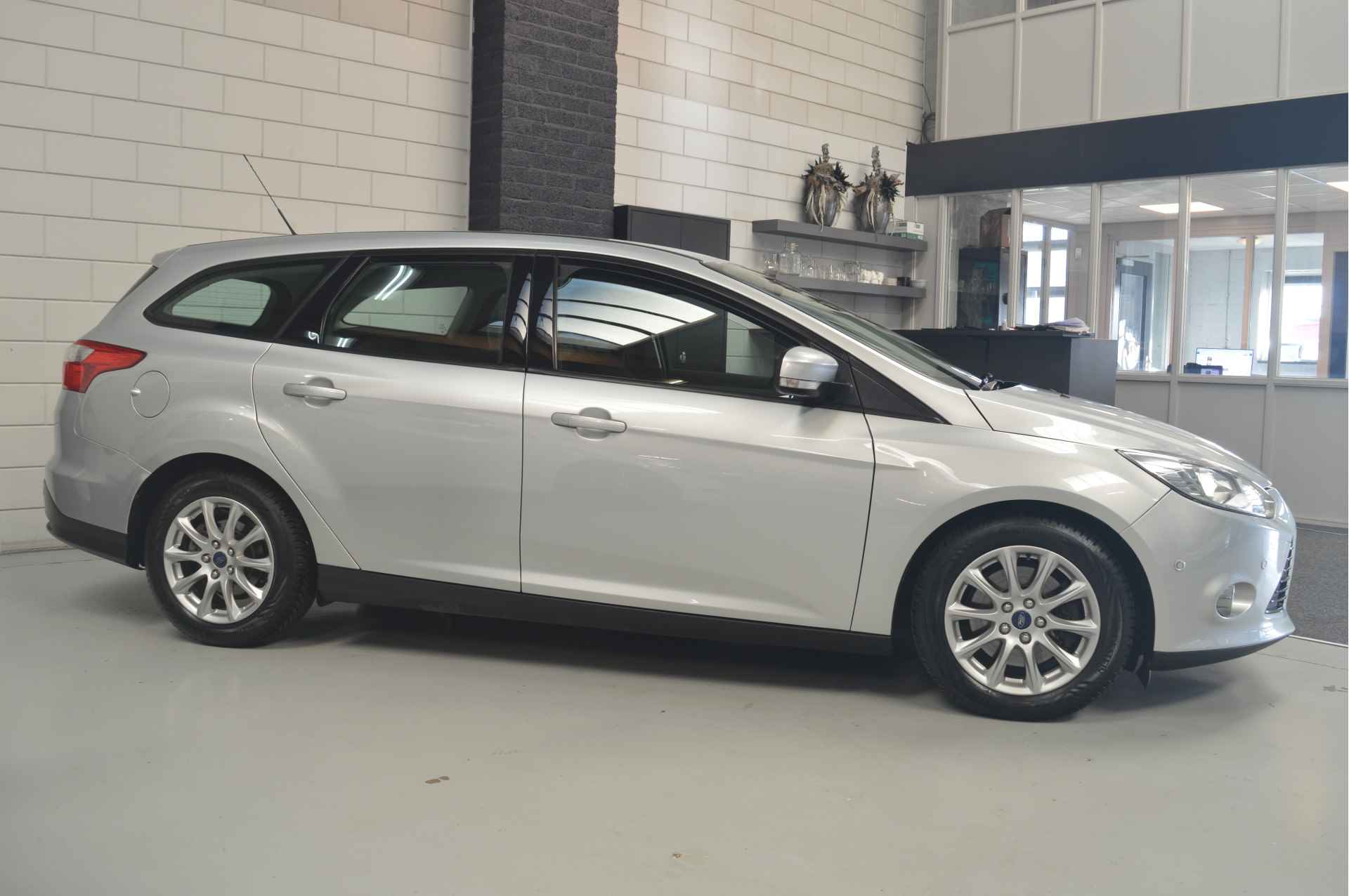 Ford FOCUS Wagon 1.6 EcoBoost Lease Titanium // AIRCO // PDC VOOR&ACHTER // TREKHAAK // 150 PK // - 3/23