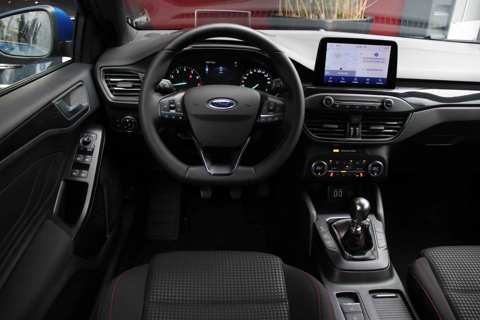 Ford Focus 1.0 EcoBoost 125PK Hybrid ST-Line | Head-up display | Keyless | Stuur- en stoelverwarming | Camera | | All season banden - 10/26