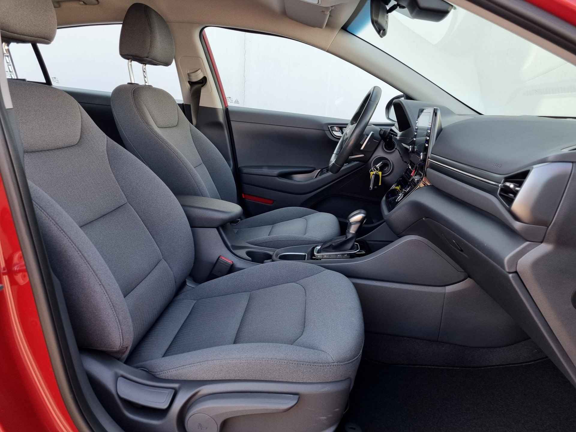 Hyundai IONIQ 1.6 GDi PHEV Plug-In Comfort Automaat / Navigatie via Android Auto/Apple Carplay / Camera / Cruise Control Adaptief - 44/47