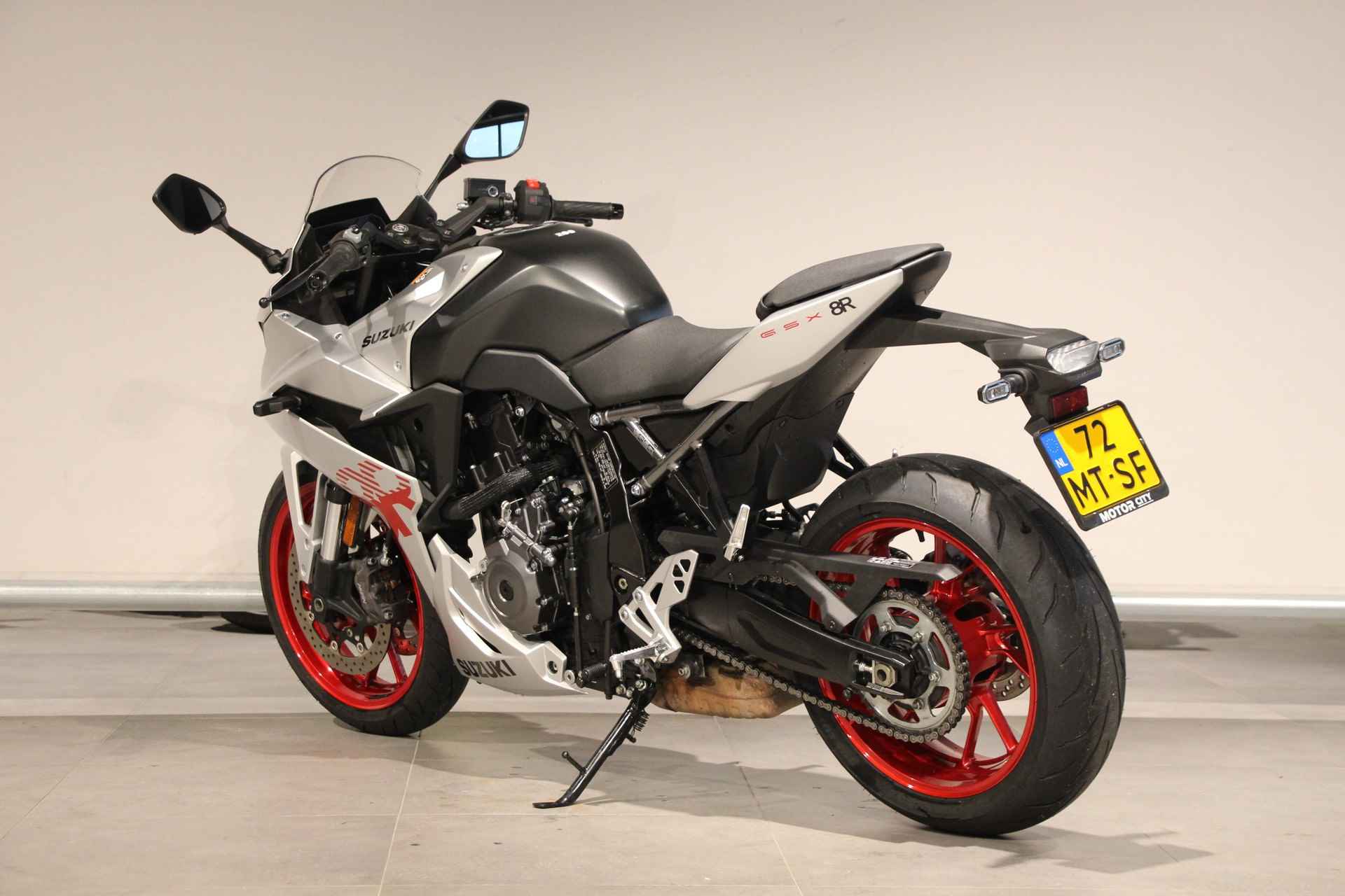 Suzuki GSX-8R - 6/13