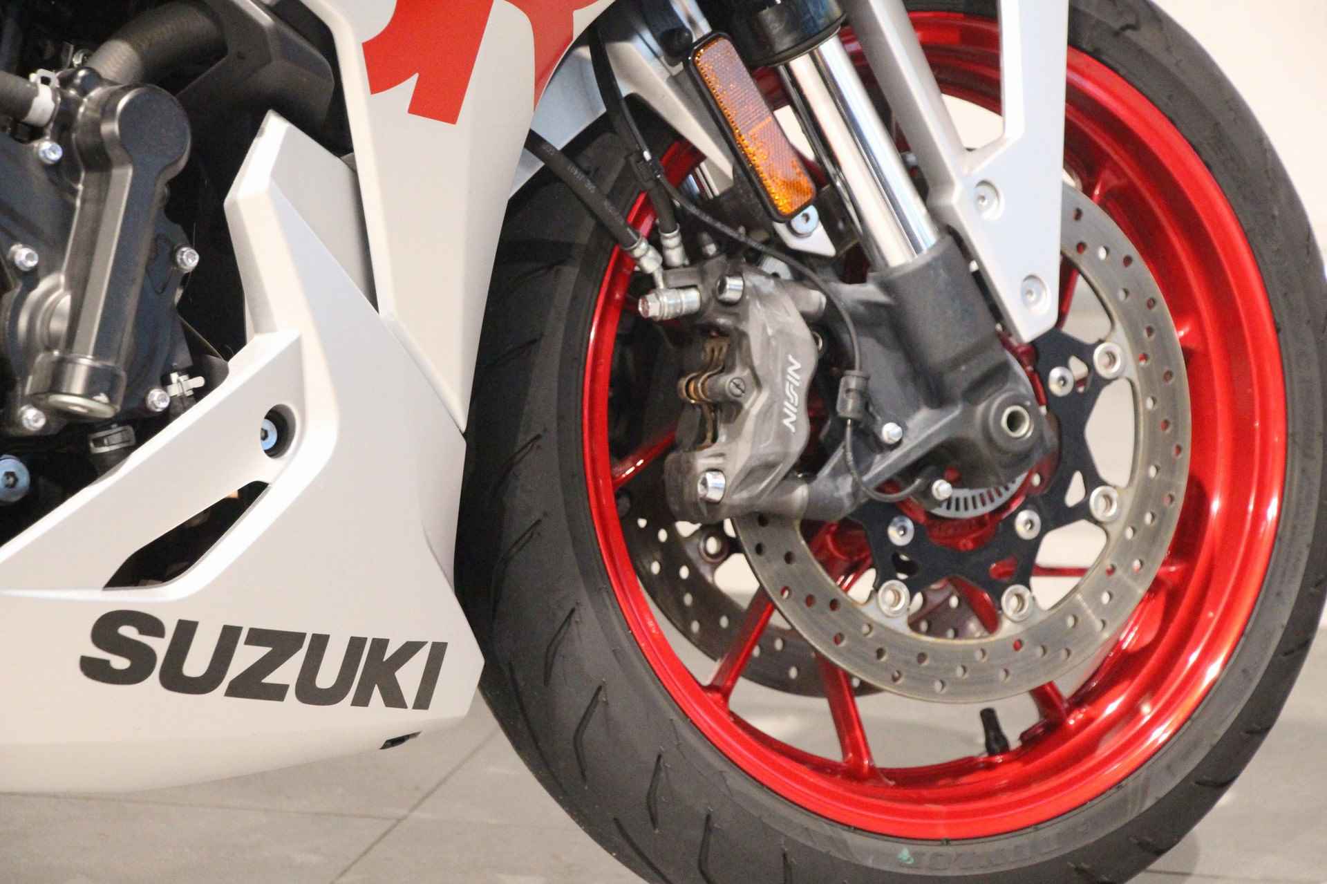 Suzuki GSX-8R - 10/13