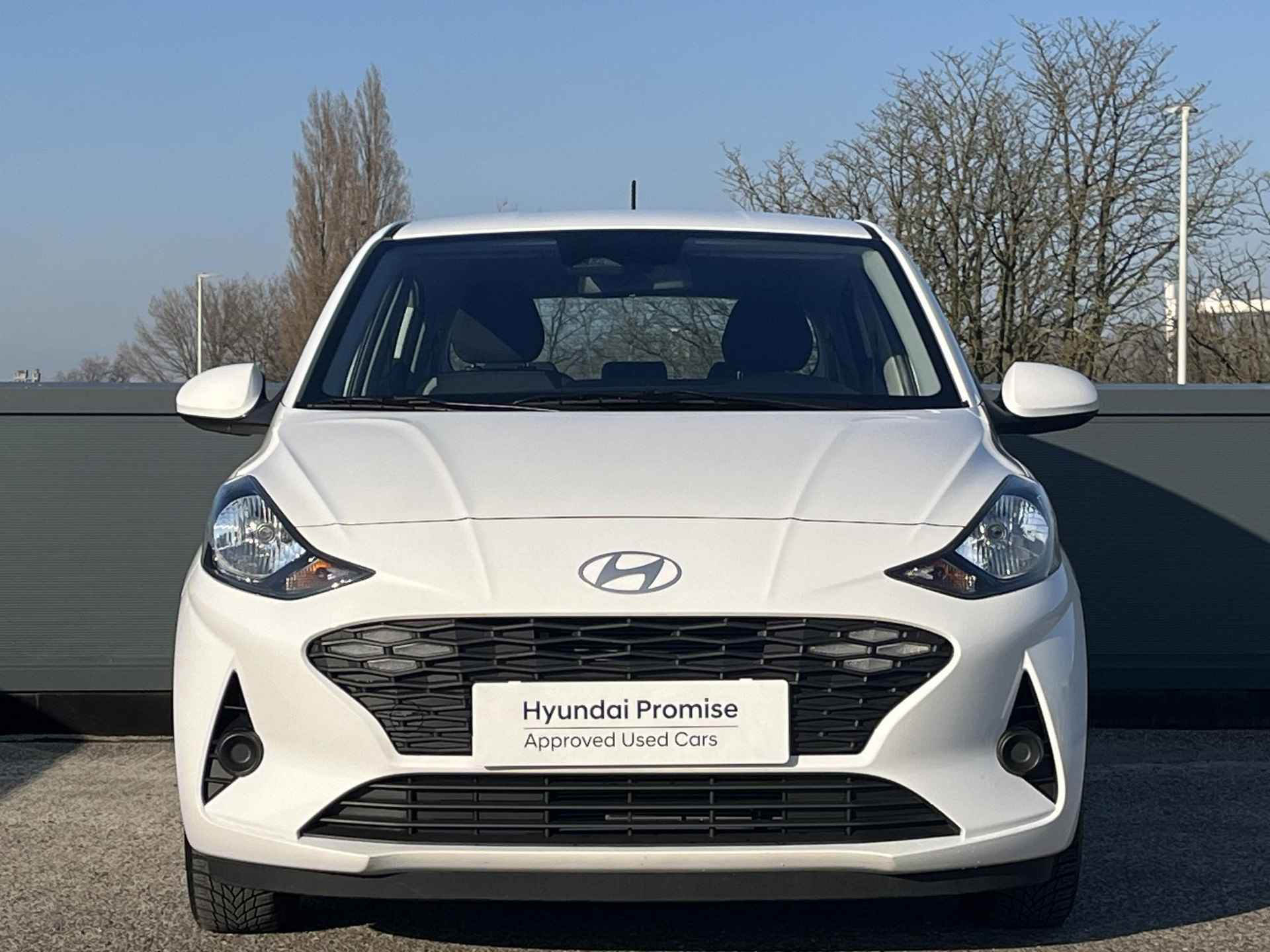 Hyundai i10 5drs 1.0 Comfort Automaat 5-zits | Apple Carplay & Android Auto | Stoel & stuurverwarming | Fabrieksgarantie 02-2029 | - 4/40