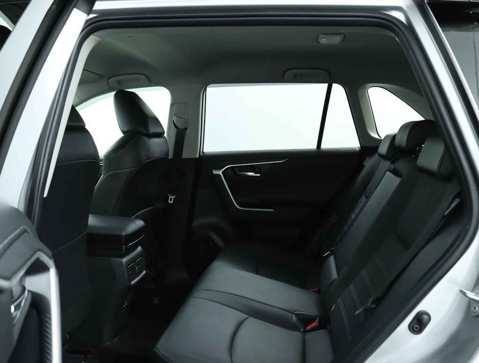 Toyota RAV4 2.5 Hybrid AWD Style | Front Runner | Innovation Pakket | Trekhaak 1650 KG | Lederen Bekleding | 360 Graden Camera | - 18/54
