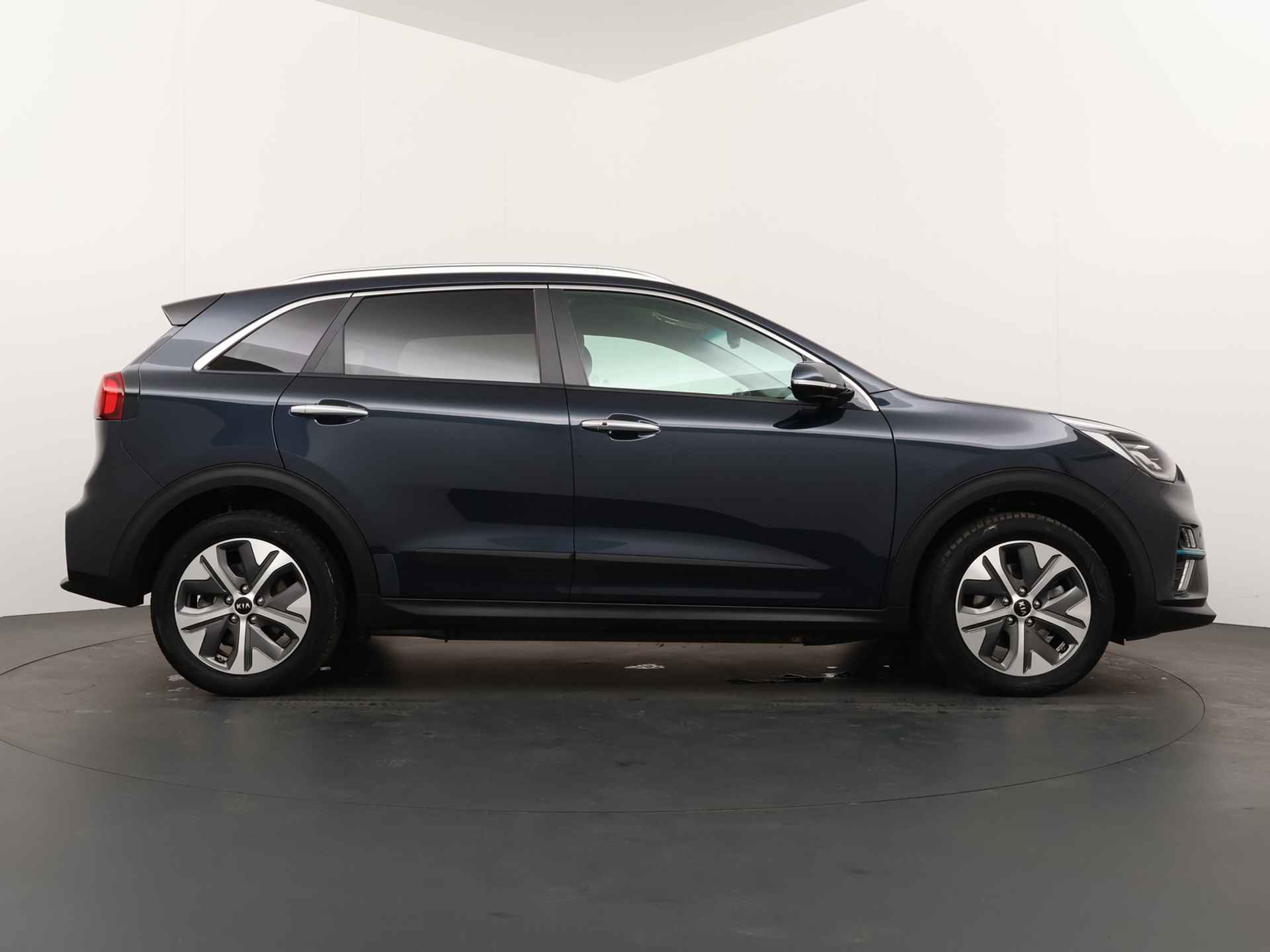 Kia e-Niro ExecutiveLine 64 kWh - Apple CarPlay/Android Auto - Achteruitrijcamera - Stoelventilatie - Navigatie - Fabrieksgarantie tot 07-2027 - - 9/45