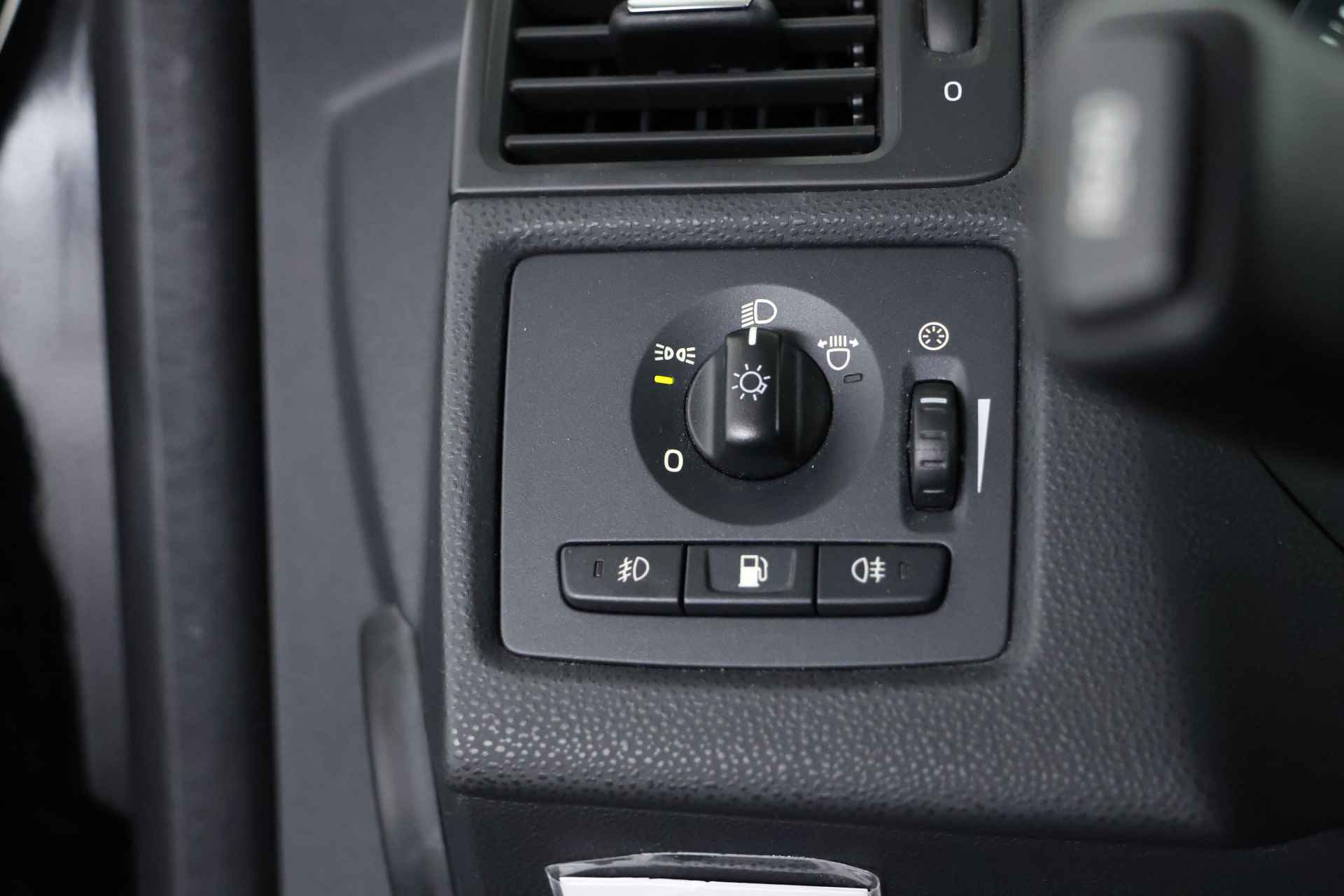 Volvo V50 1.6 D2 Business Edition / Bi-Xenon / Clima / Cruisecontrol / Bluetooth - 22/25