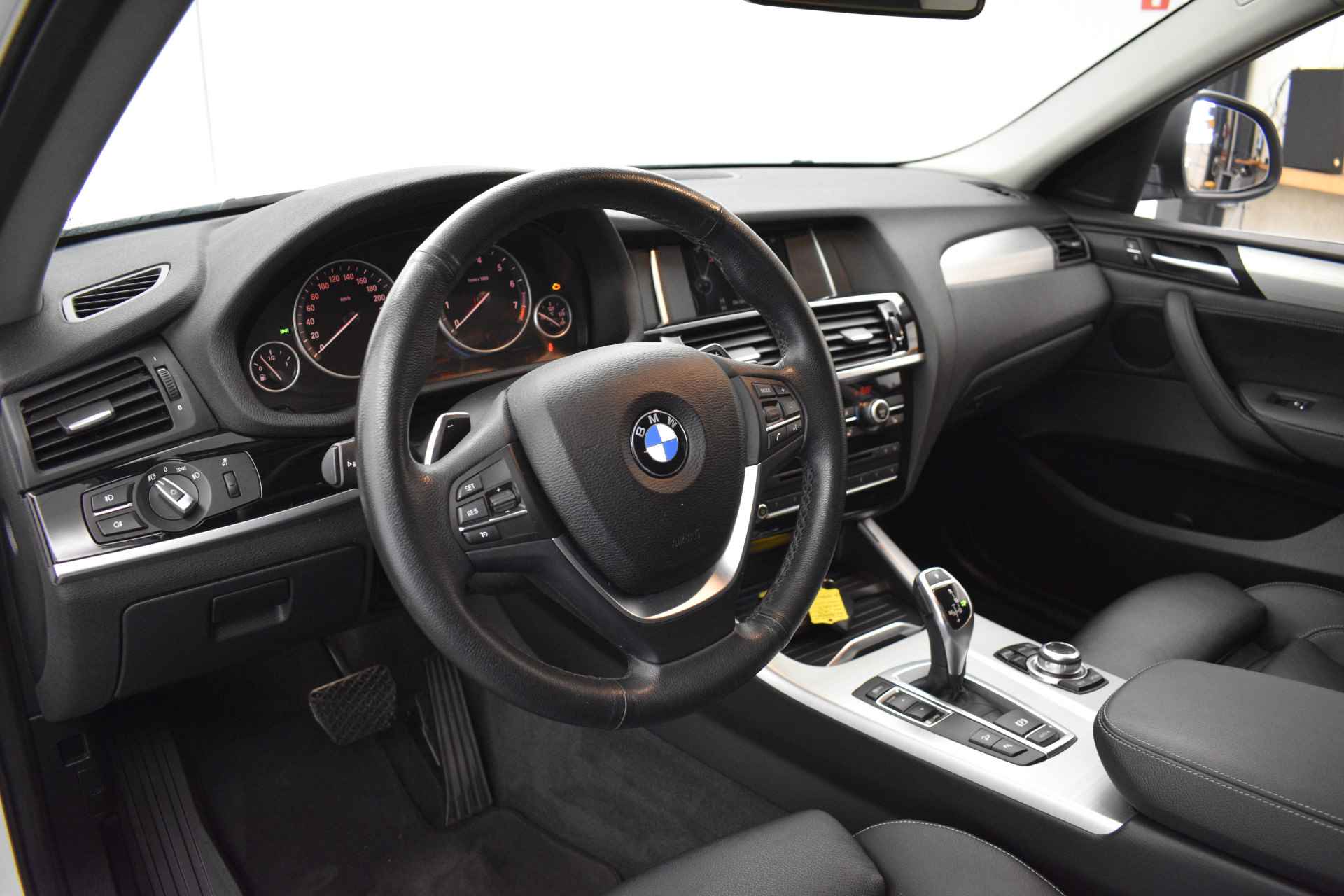 BMW X4 xDrive28i 245PK/180KW Parelmoer Lak Sportstoelen PDC V+A Stoelverw Trekh Elektr A.klep - 17/57