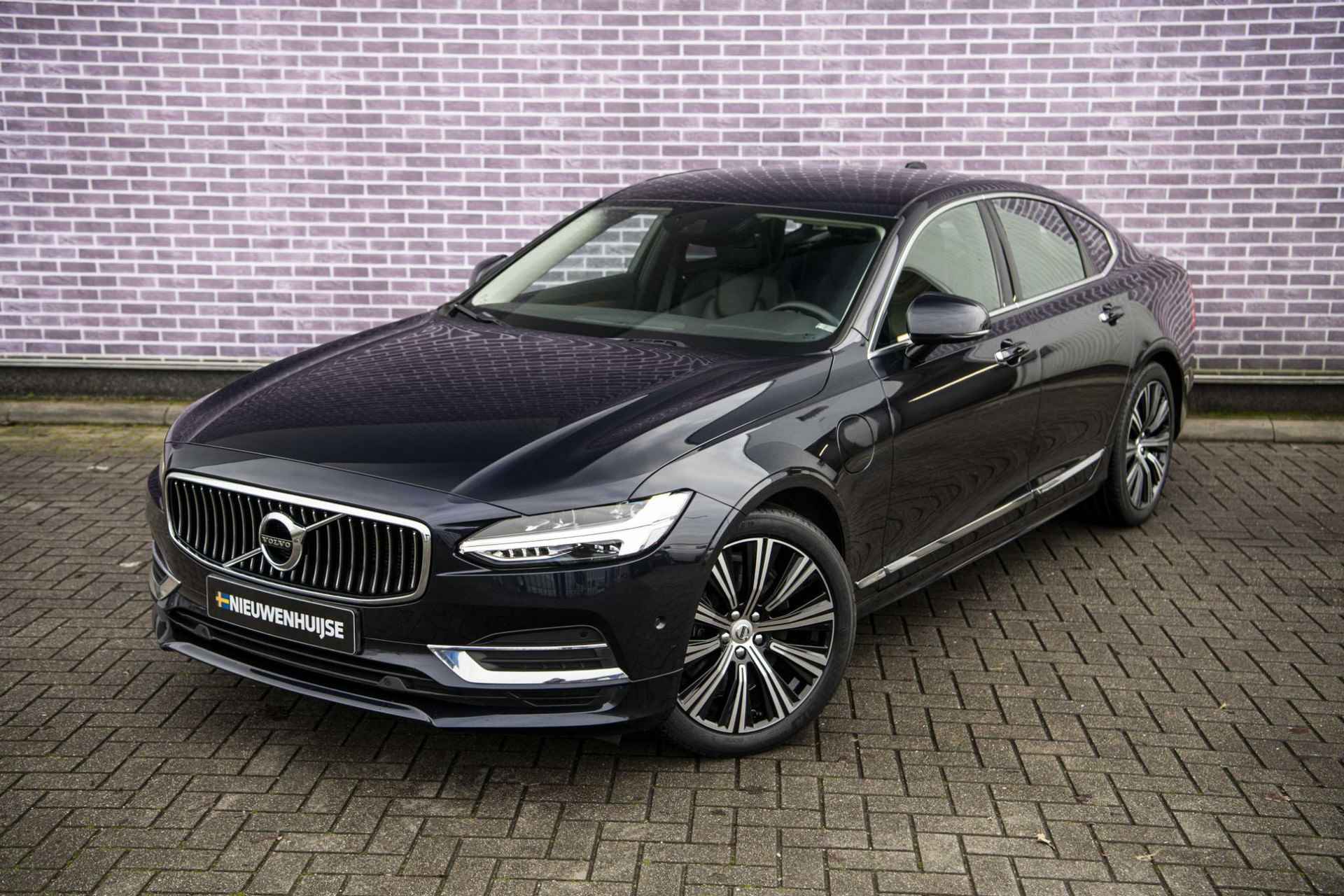 Volvo S90 T8 Recharge AWD Inscription Plus | Voorstoelen met massage en ventilatie | Parkeerverwarming | Park Assist Pilot | Stoel/stuur/achterbankverwarming | Adaptive cruise | Voorruitverwarming | DAB+ - 17/41