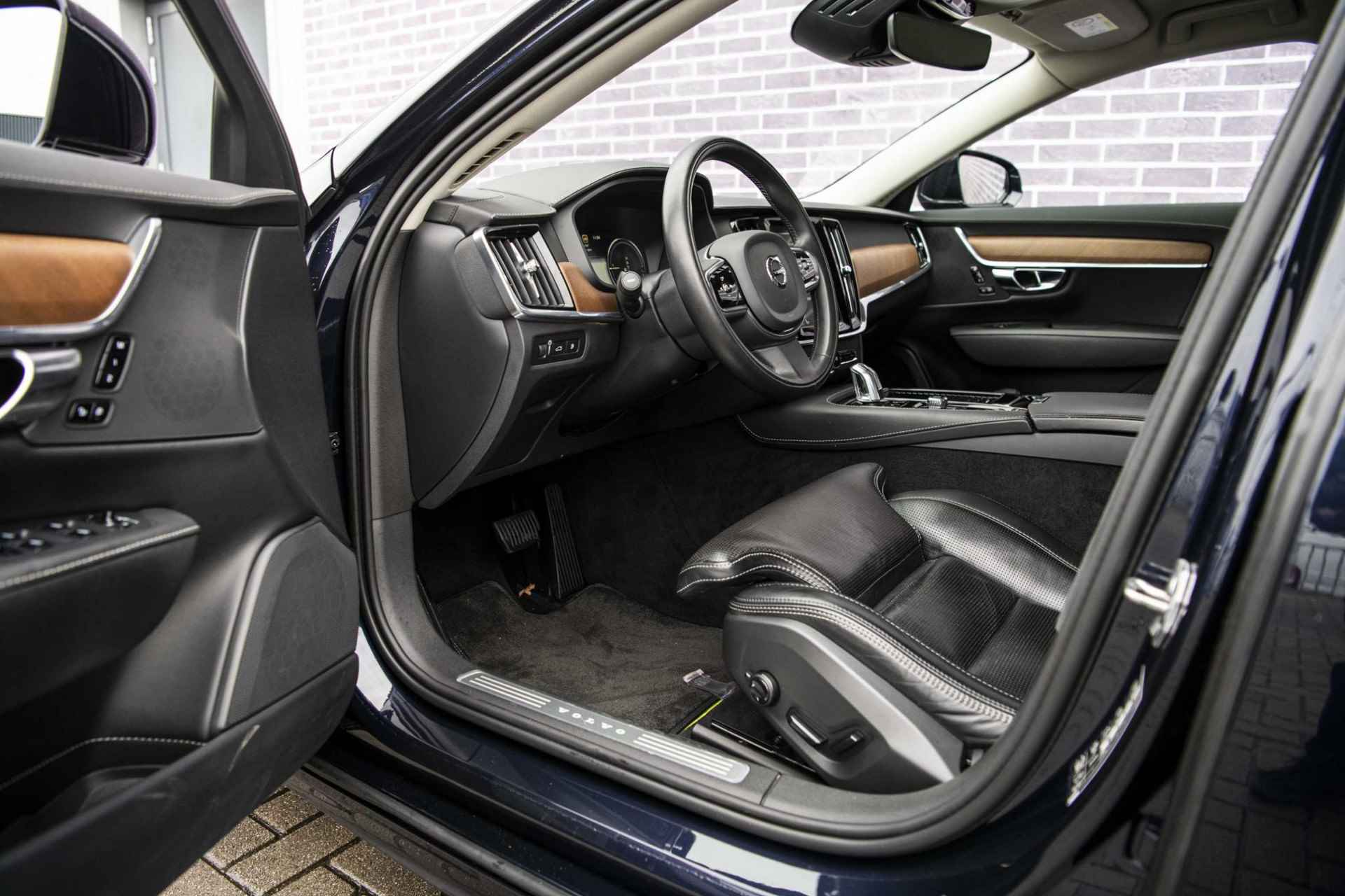 Volvo S90 T8 Recharge AWD Inscription Plus | Voorstoelen met massage en ventilatie | Parkeerverwarming | Park Assist Pilot | Stoel/stuur/achterbankverwarming | Adaptive cruise | Voorruitverwarming | DAB+ - 19/41