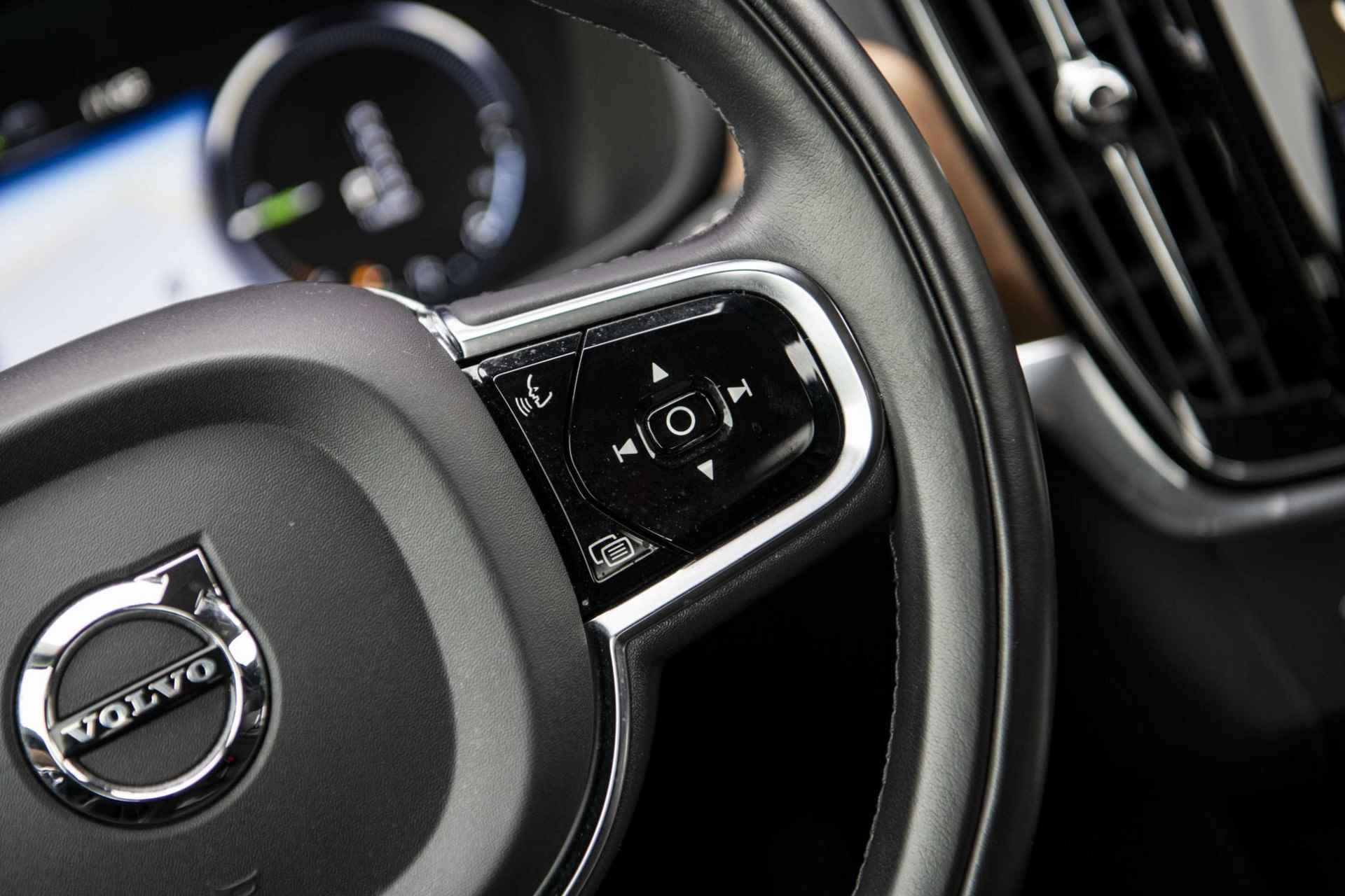 Volvo S90 T8 Recharge AWD Inscription Plus | Voorstoelen met massage en ventilatie | Parkeerverwarming | Park Assist Pilot | Stoel/stuur/achterbankverwarming | Adaptive cruise | Voorruitverwarming | DAB+ - 35/41