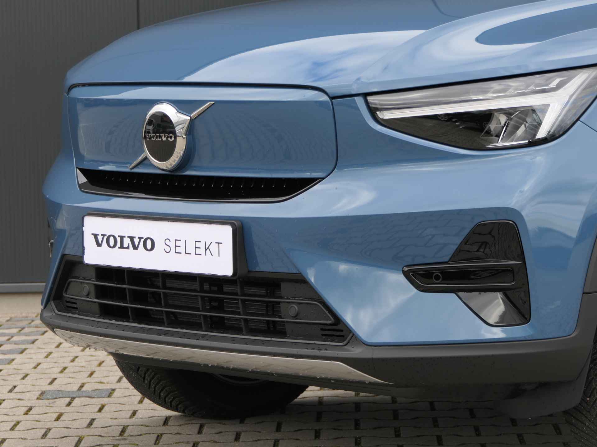 Volvo C40 Single Motor Extended Range Plus 82 kWh | 4,99% Financial Lease ! | Trekhaak | Panoramadak | Luxe Bekleding | Van €61.000 naar € - 18/35