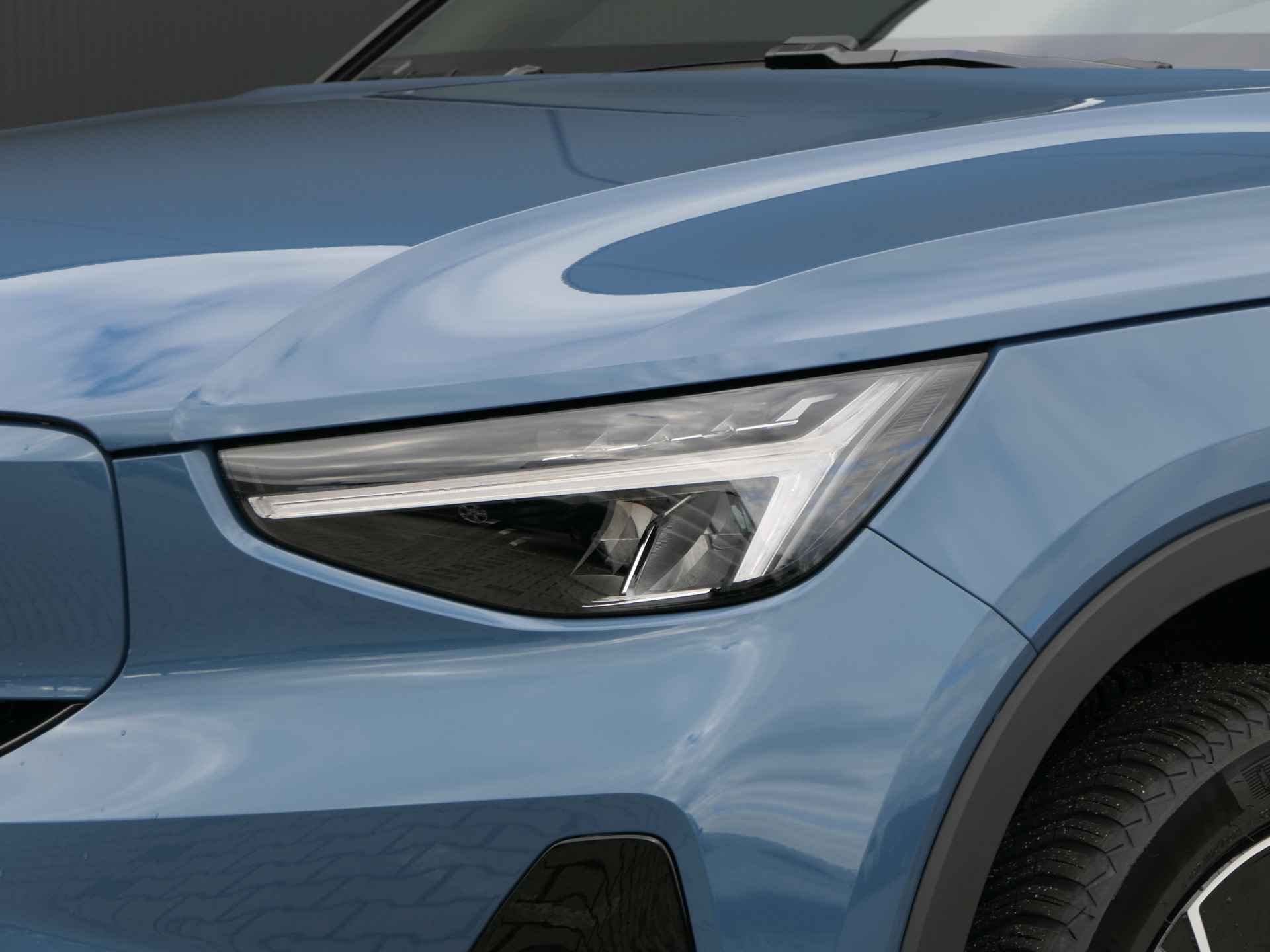 Volvo C40 Single Motor Extended Range Plus 82 kWh | 4,99% Financial Lease ! | Trekhaak | Panoramadak | Luxe Bekleding | Van €61.000 naar € - 30/35