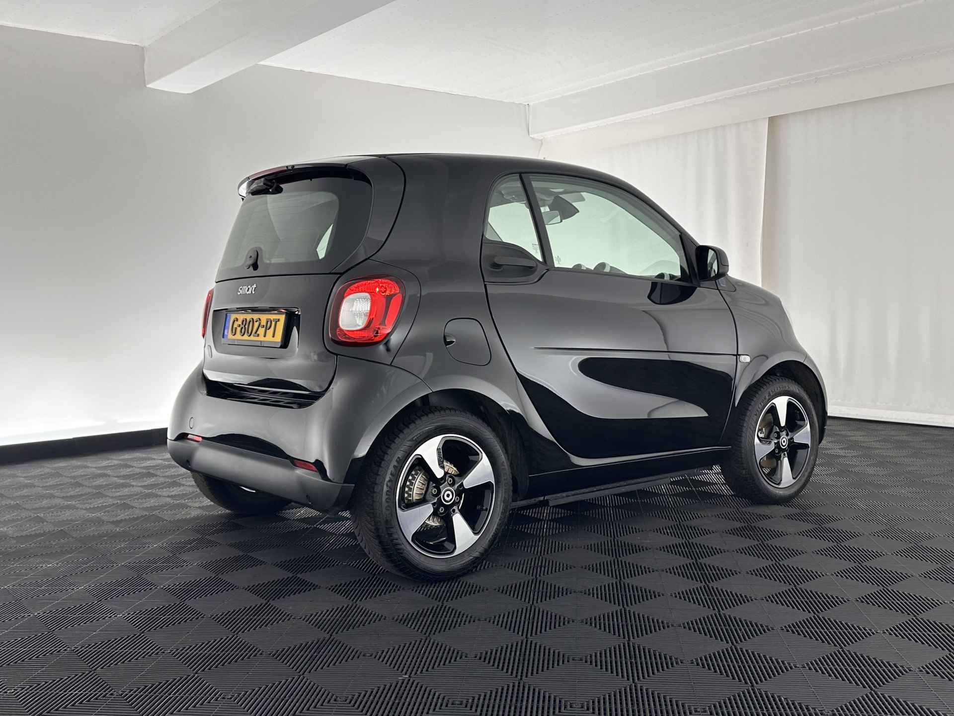 Smart Fortwo EQ Business Solution Cool&Audio-Pack 18 kWh [ 3-Fase ] (INCL-BTW) *FULL-LEATHER | AIRCO | PDC | CRUISE | COMFORT-SEATS | 15''ALU* - 6/27