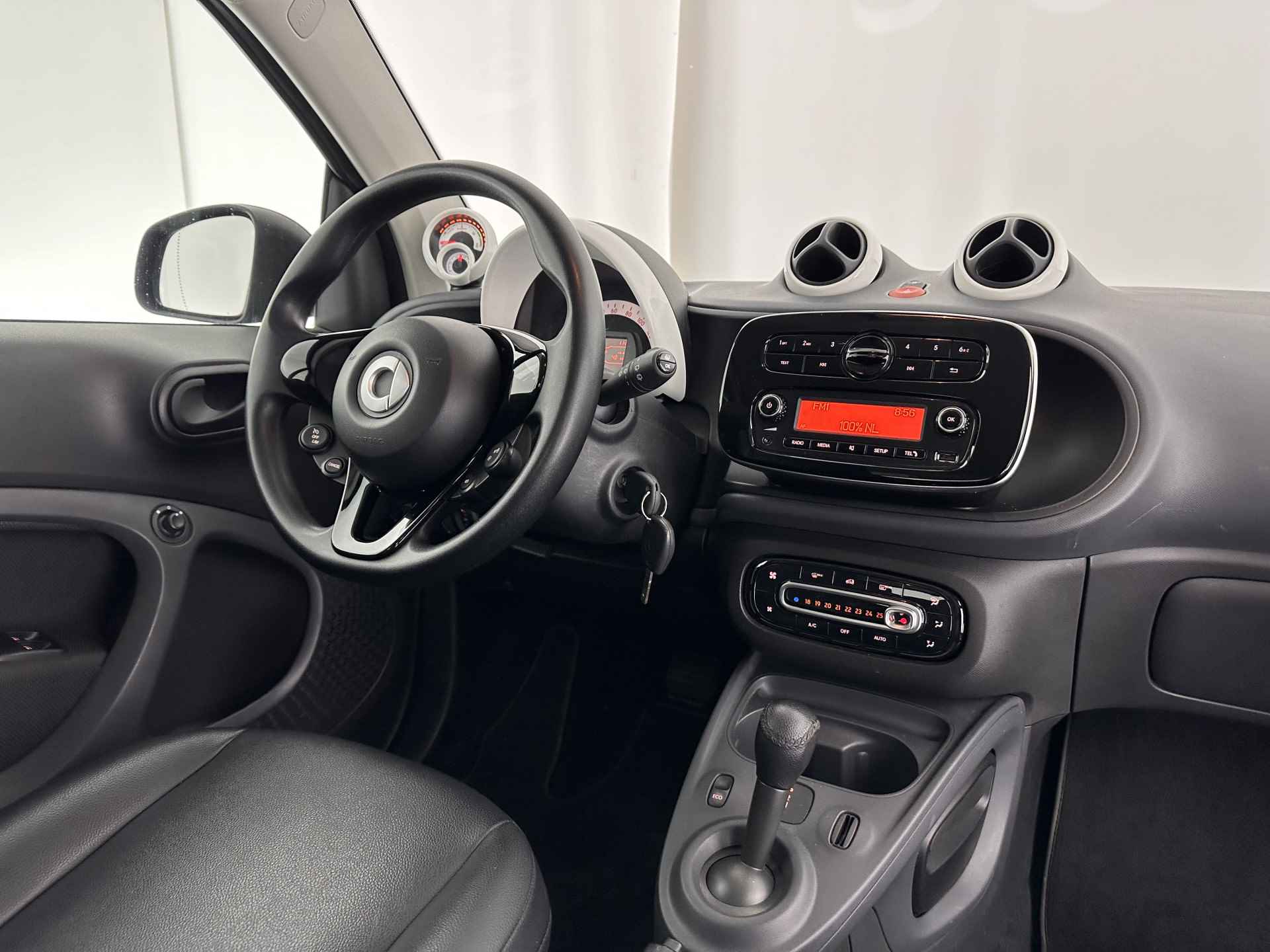 Smart Fortwo EQ Business Solution Cool&Audio-Pack 18 kWh [ 3-Fase ] (INCL-BTW) *FULL-LEATHER | AIRCO | PDC | CRUISE | COMFORT-SEATS | 15''ALU* - 7/27