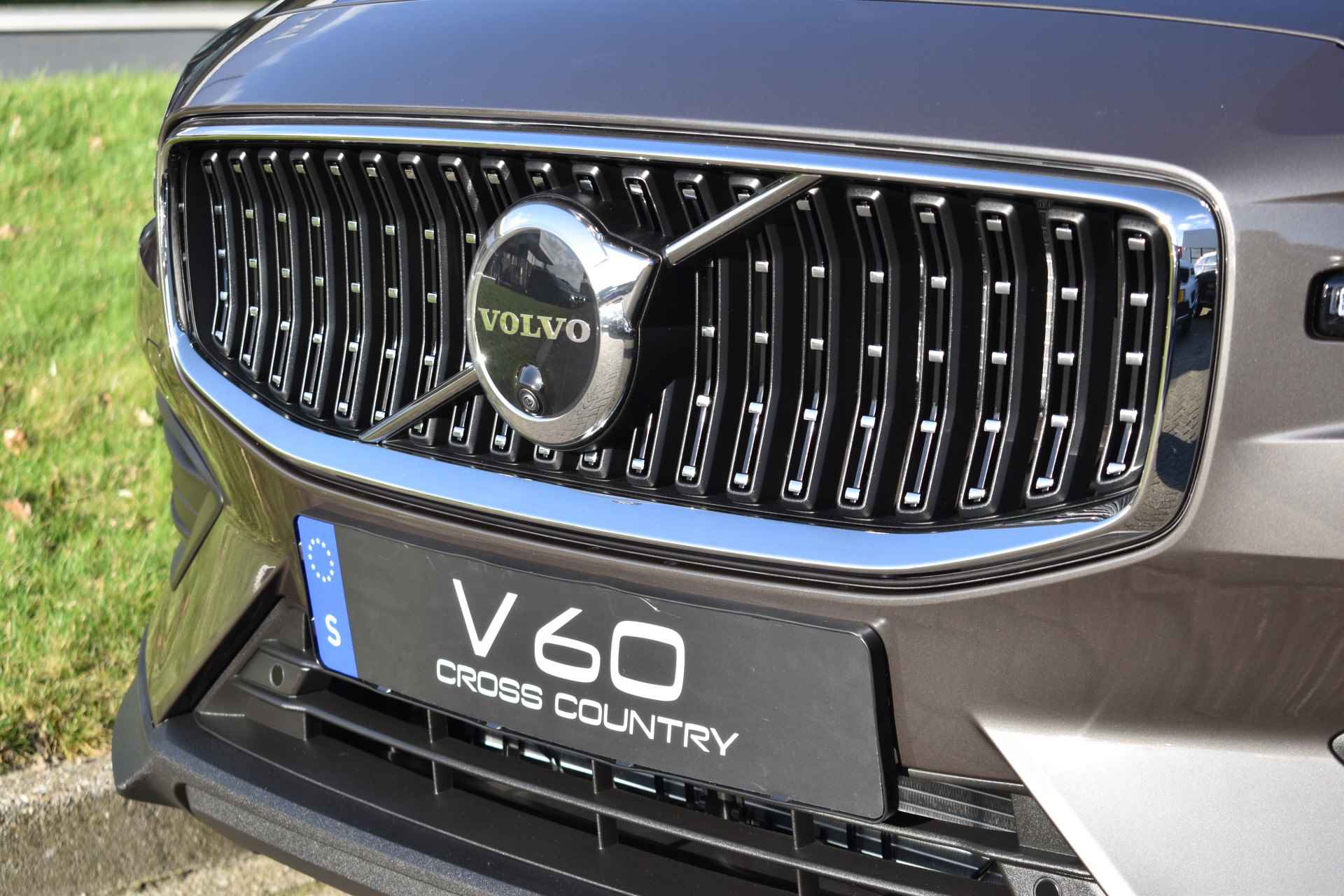 Volvo V60 Cross Country B5 AWD Mild Hybrid 265PK Automaat Ultimate | BLIS | Stoel massage | 360 camera | Panodak | Stoelventilatie | - 3/47