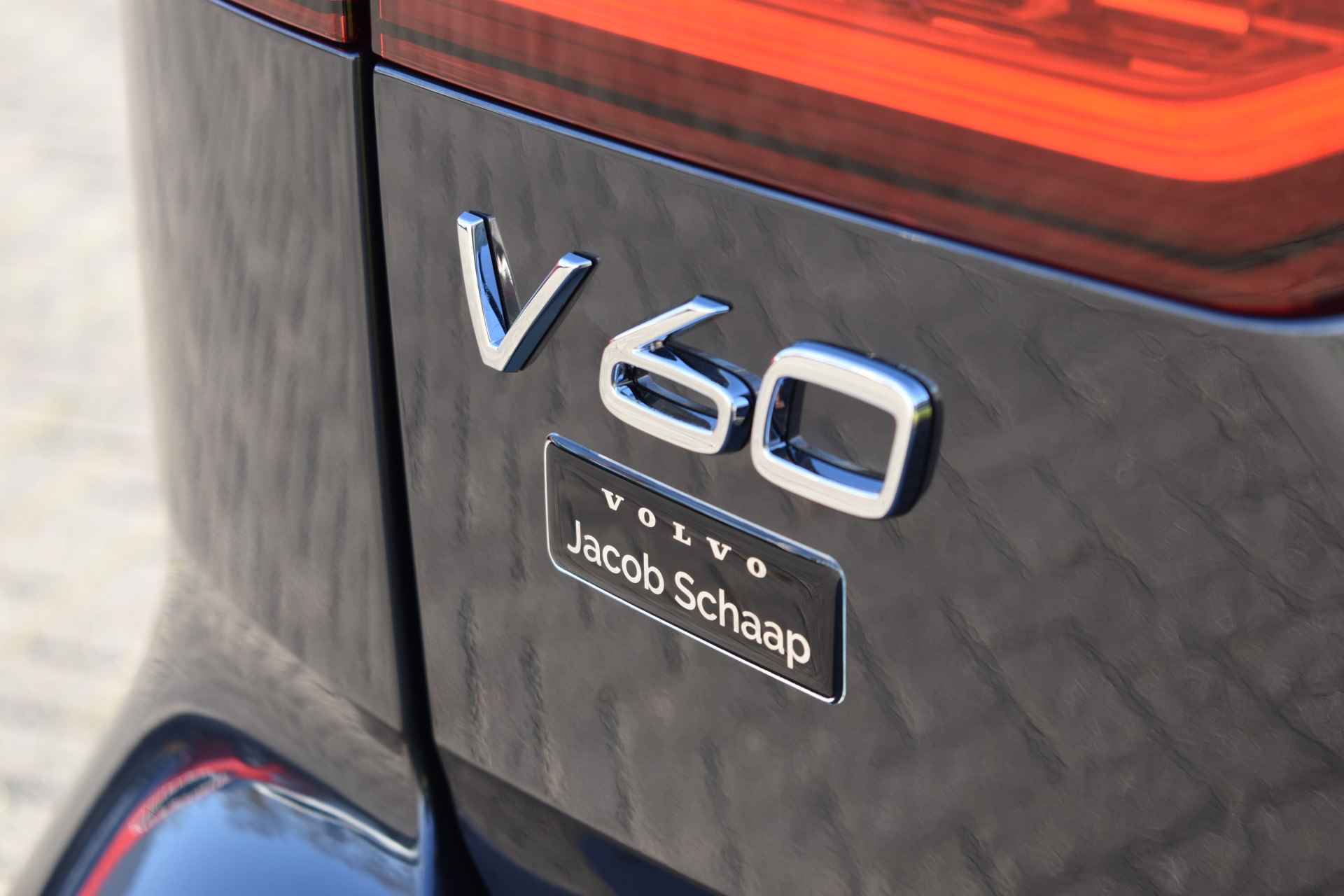 Volvo V60 Cross Country B5 AWD Mild Hybrid 265PK Automaat Ultimate | BLIS | Stoel massage | 360 camera | Panodak | Stoelventilatie | - 11/47