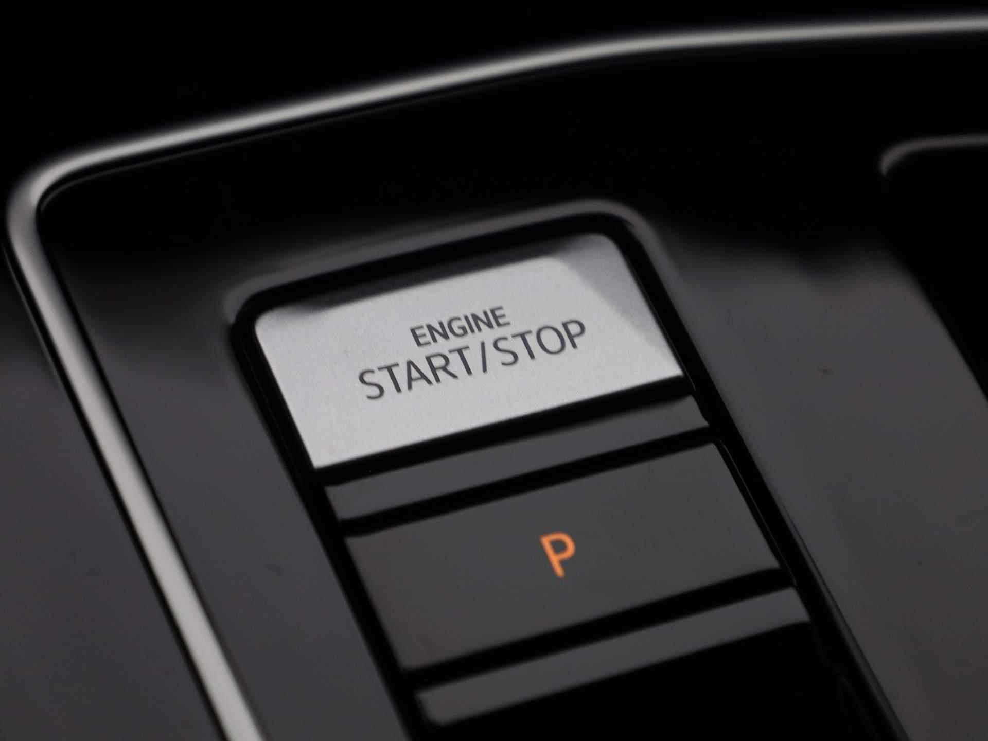 Volkswagen Golf 1.5eTSI/150PK R-Line DSG · Navigatie · Parkeersensoren · Stoel-/stuurverwarming - 19/43